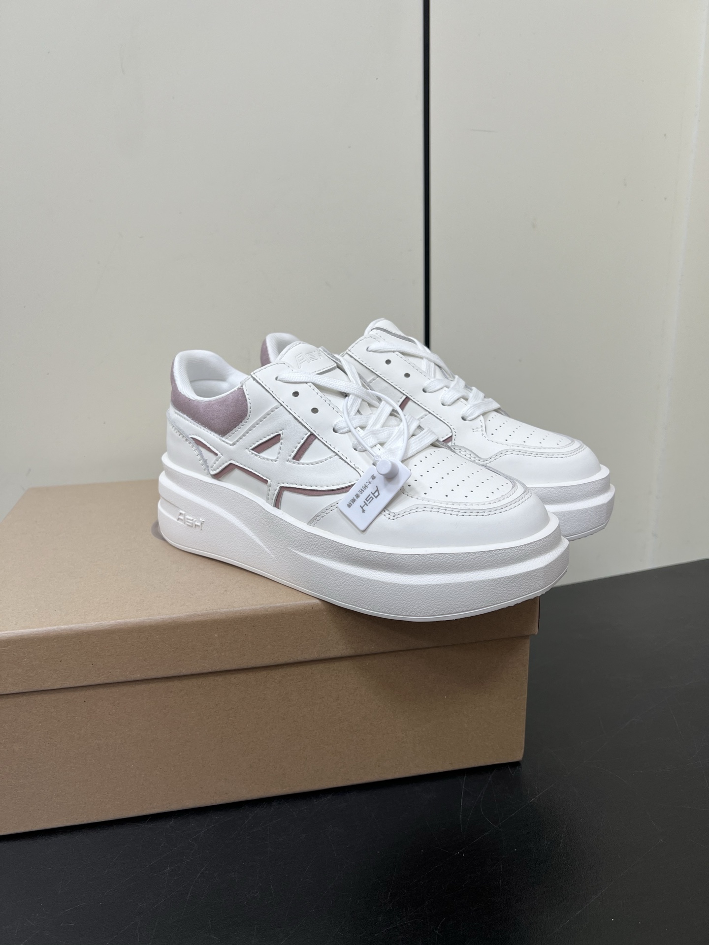 New Girls’ Recreational Shoes with Thick Soles for Comfort and Style