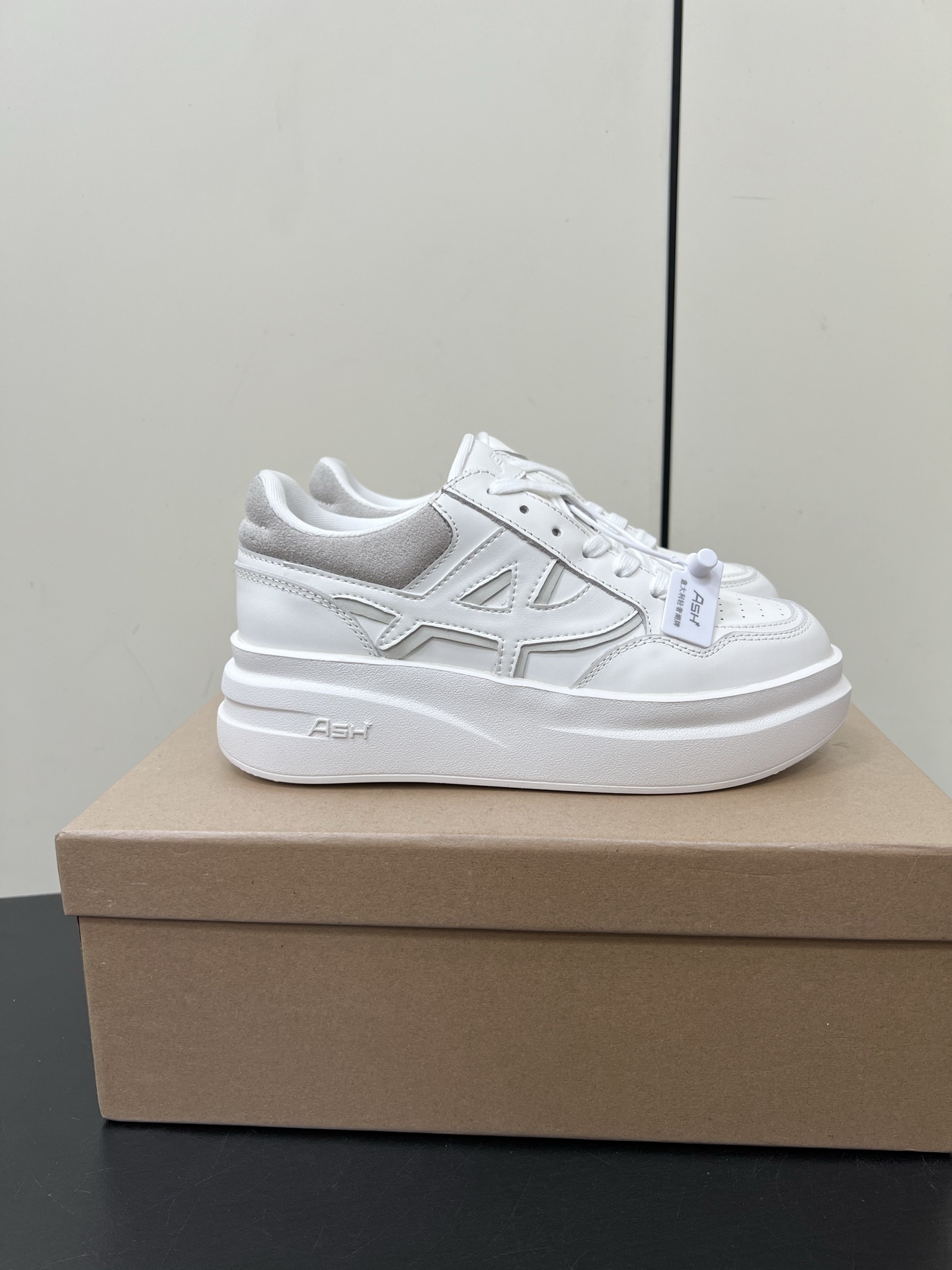 Stylish Girls’ Recreational Shoes with Thick White Soles and Original Leather – Size 35-40 - 图片 3