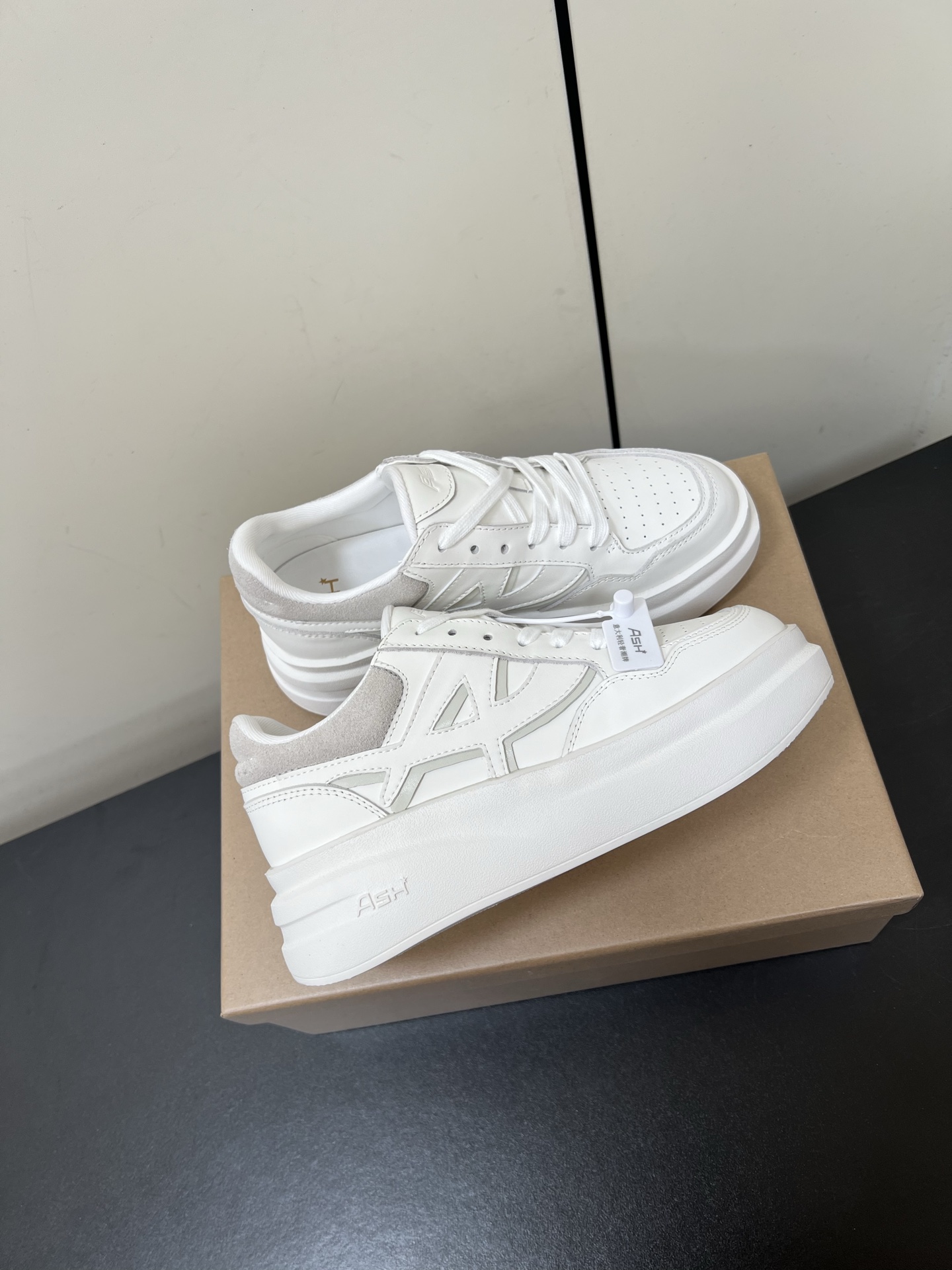 Stylish Girls’ Recreational Shoes with Thick White Soles and Original Leather – Size 35-40 - 图片 4