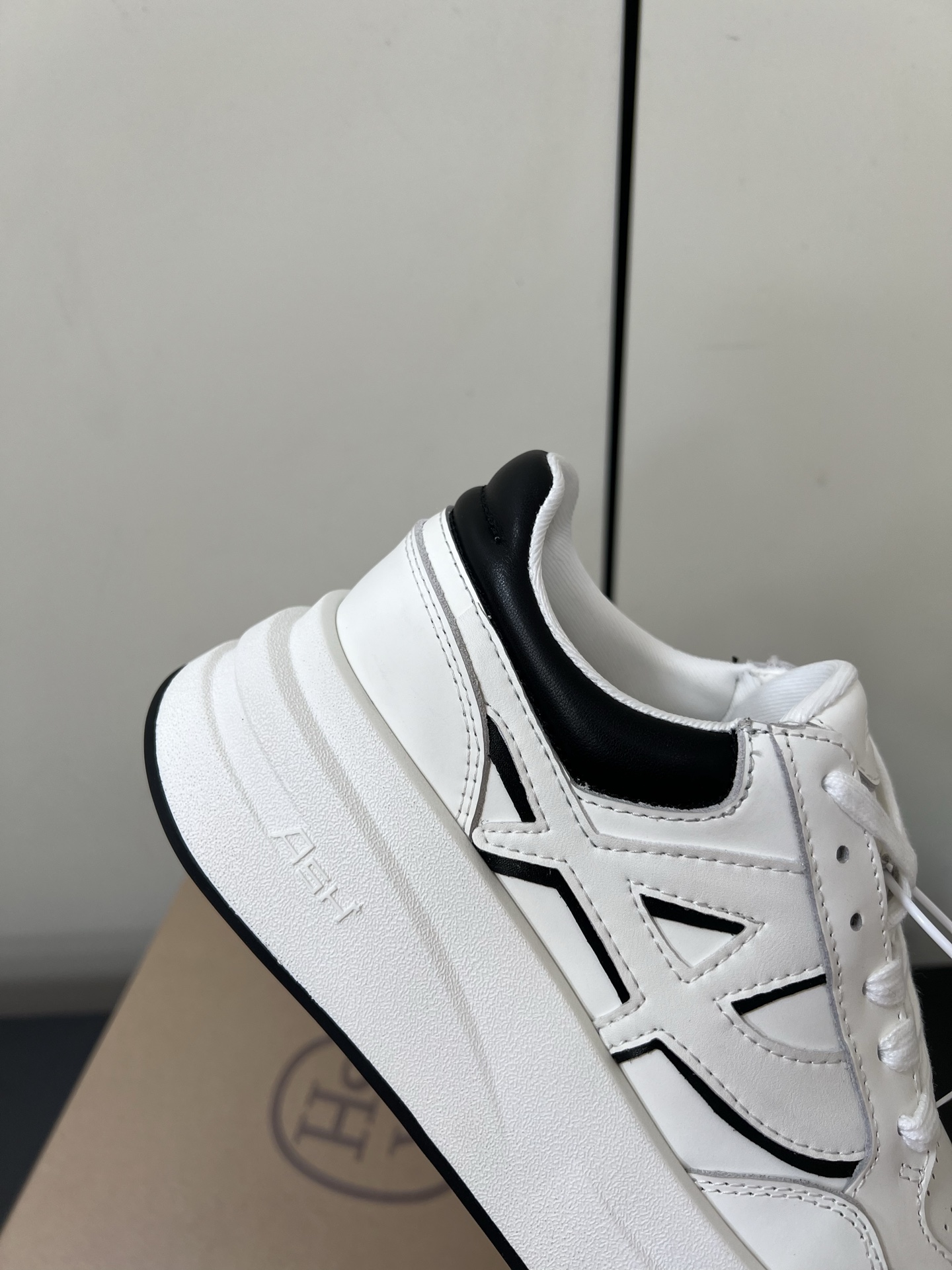 Thick Sole Recreational Shoes for Girls: Comfortable, Stylish, and Durable - 图片 6