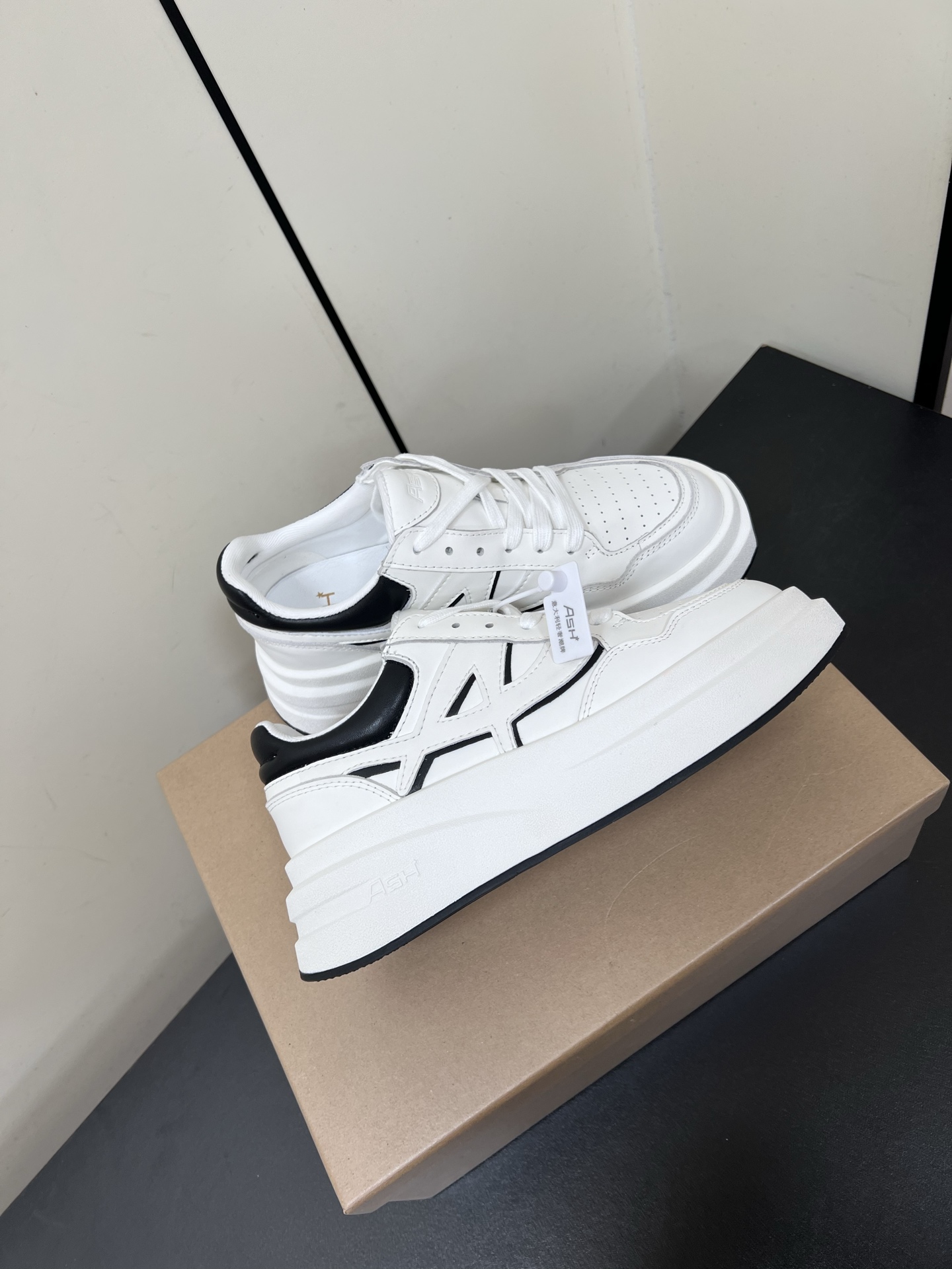 Thick Sole Recreational Shoes for Girls: Comfortable, Stylish, and Durable - 图片 4