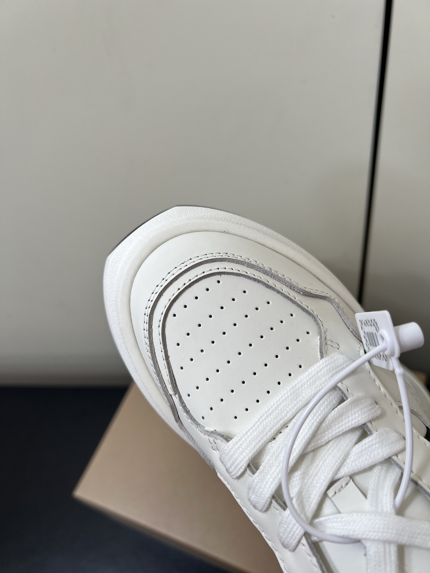 Thick Sole Recreational Shoes for Girls: Comfortable, Stylish, and Durable - 图片 5