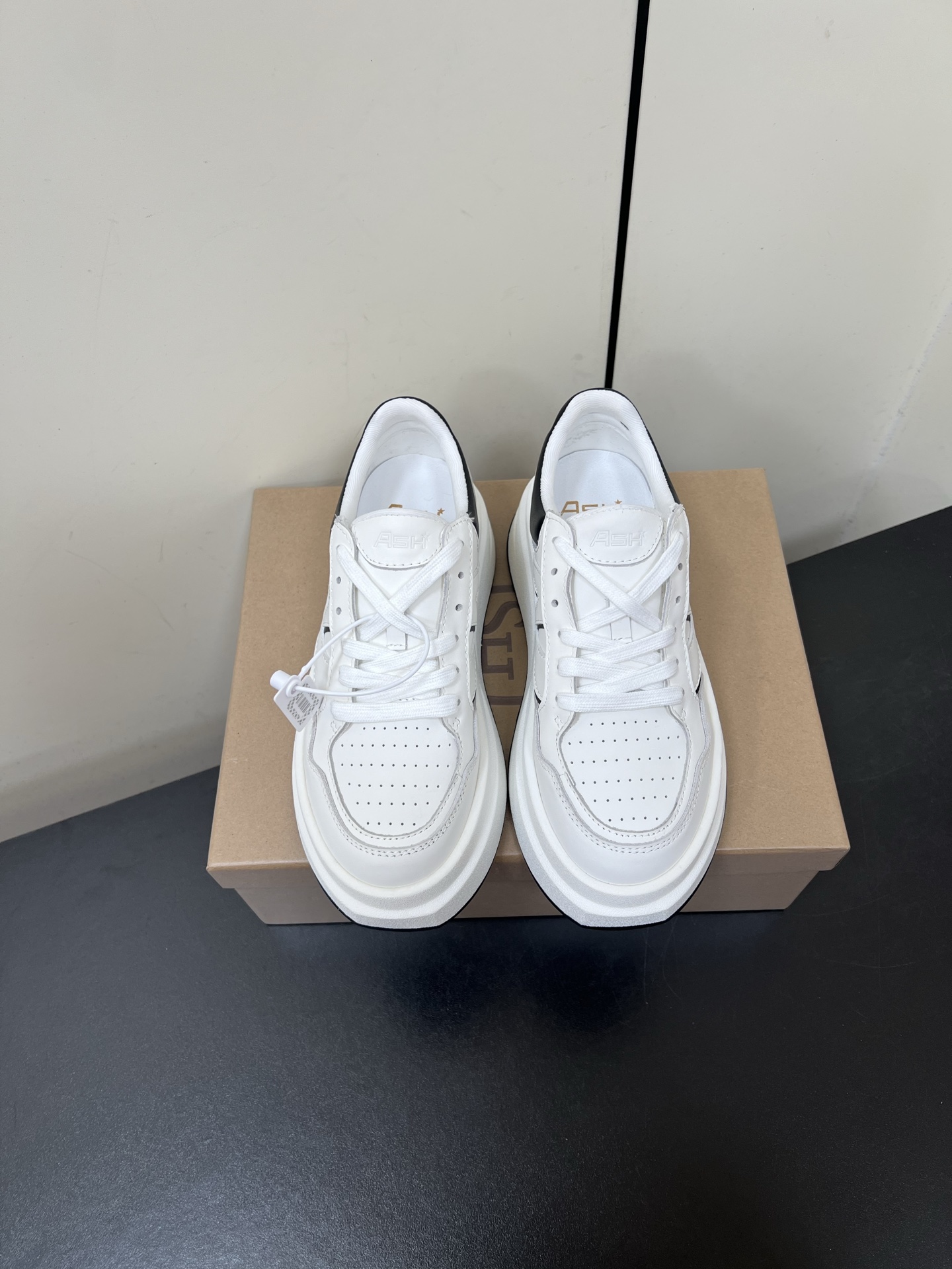 Thick Sole Recreational Shoes for Girls: Comfortable, Stylish, and Durable - 图片 9