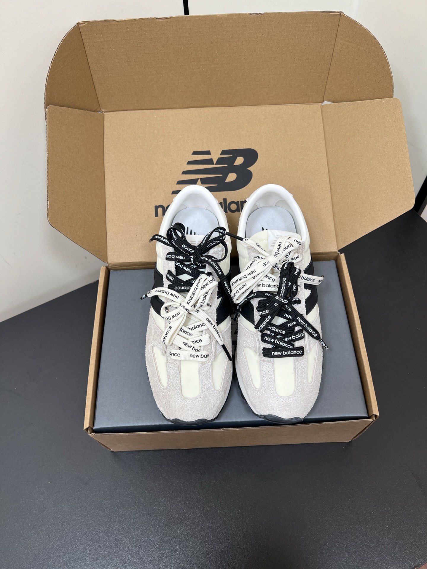 NO:263197,NB 471 German training Forrest Gump shoes are the same as Zhang Yuanying. Retro Pioneer Casual Sports Jogging Shoes, Italian street style from the 1970s!  nb New Balance 471 series, a new look created with a purer retro style design. The side is also deconstructed, and the n-character logo is presented in an old embossed style. Multi-lace matching and outfit, girlish and fashionable, full set of packaging!  Fabric suede   cloth splicing, half inner lining, original sole open mold, anti-slip and wear-resistant sole, size 35-40 (40 customized, no return or exchange), casual shoes/sports shoes, new balance, sneakers, chamois leather19860909NB 471德训阿甘鞋张元英同款 复古先锋休闲运动慢跑鞋,上世纪70年代的意大利街头风格！nb新百伦 全新 newbalance 471 系列,以更纯粹的复古风格设计打造的全新造型.侧身还以解构设计,将n字标志以做旧压花样式呈现 多鞋带搭配穿搭 少女感 时尚感十足,全套包装！ 面料麂皮 布拼接 内里半内里 鞋底原版开模防滑耐磨底 码数女码35-40（40定制不退换）,休闲鞋/运动鞋,new balance,sneakers,chamois leather,Women's Shoes