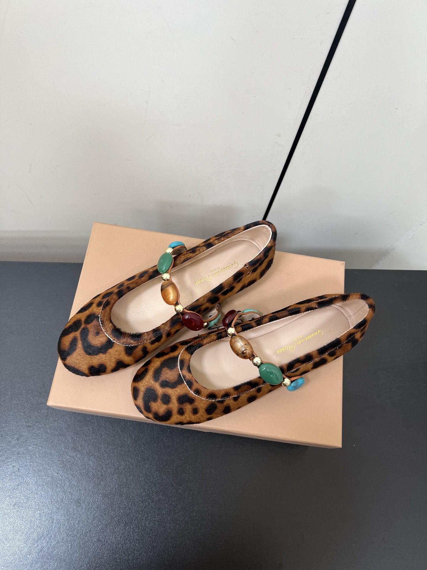 Giannito Rossi25s Spring and Summer Collection: Comfortable and Stylish Italian Footwear. - 图片 3