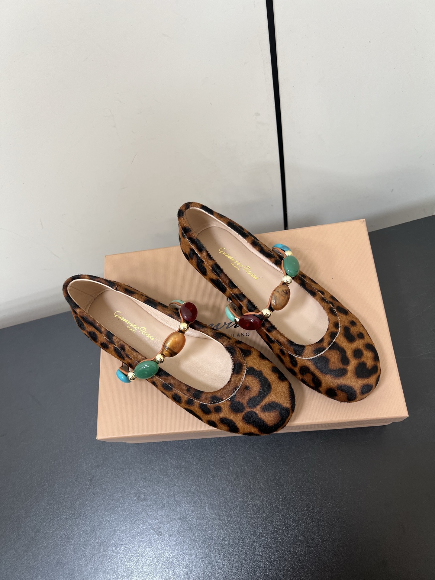 Giannito Rossi25s Spring and Summer Collection: Comfortable and Stylish Italian Footwear. - 图片 2