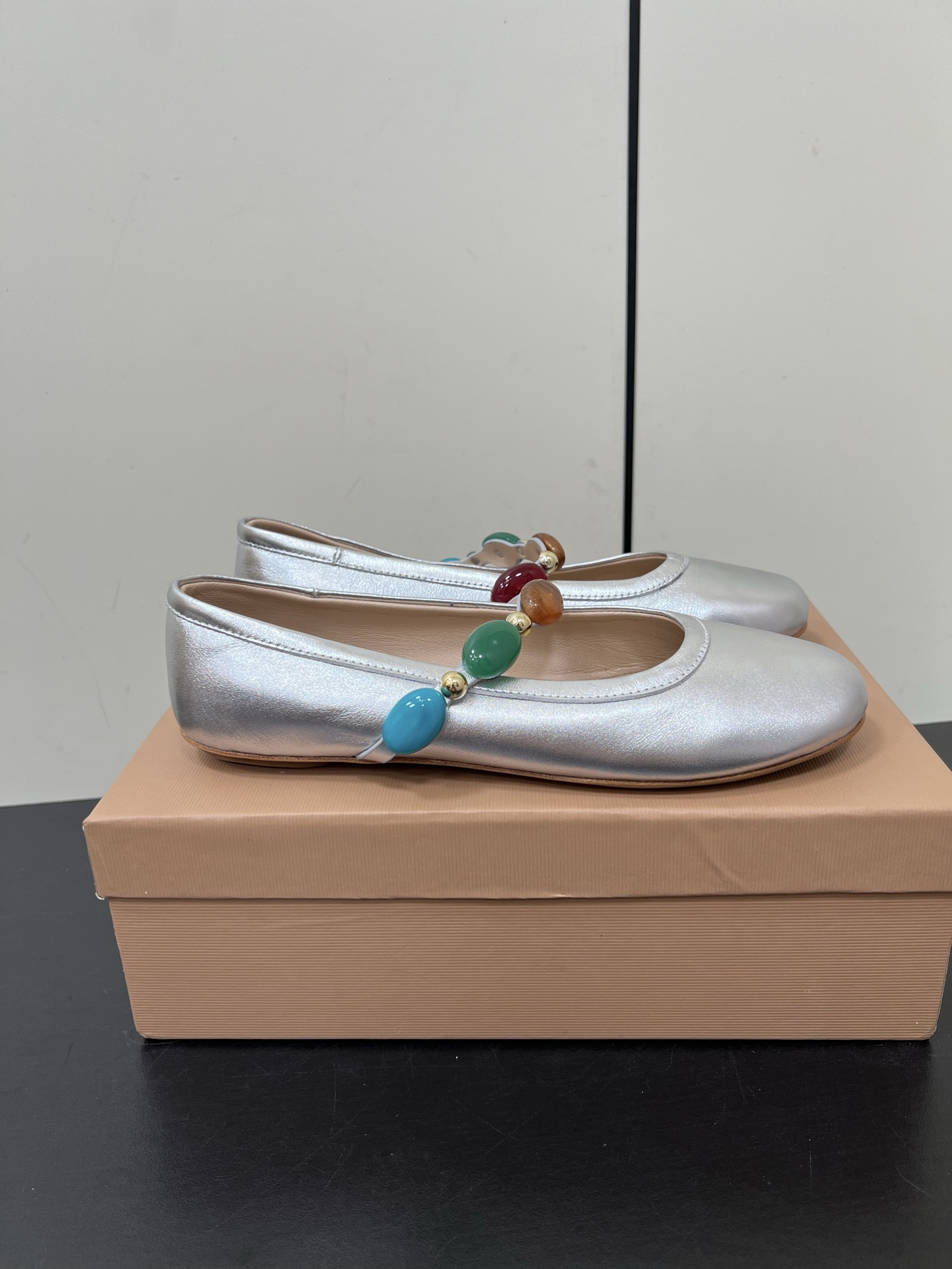 Giannito Rossi25s Spring/Summer Collection: Comfortable, Stylish Shoes in Vibrant Colors - 图片 4