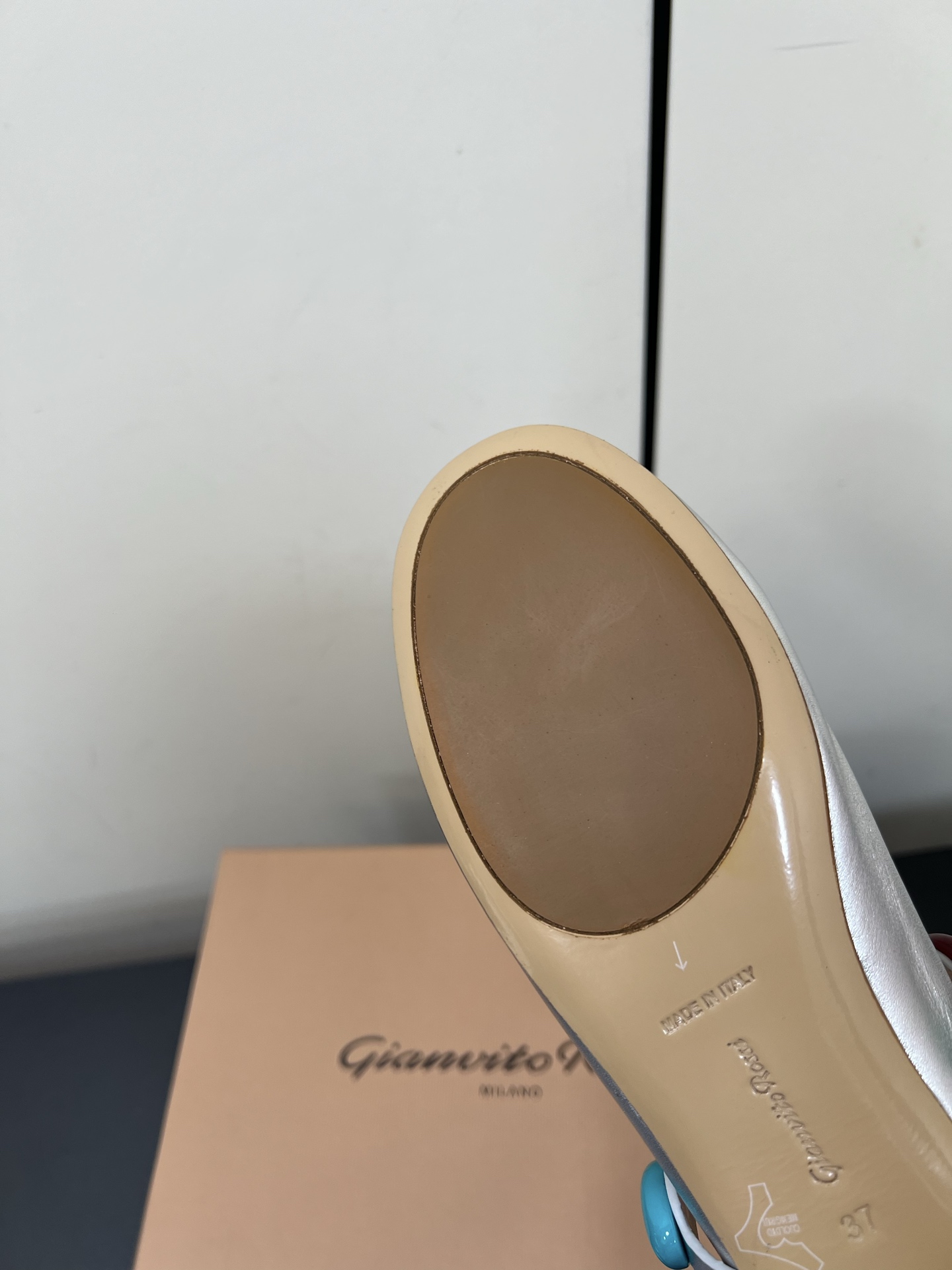 Giannito Rossi25s Spring/Summer Collection: Comfortable, Stylish Shoes in Vibrant Colors - 图片 9