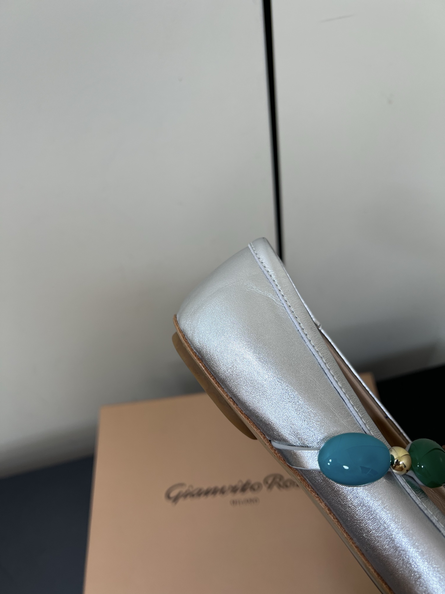 Giannito Rossi25s Spring/Summer Collection: Comfortable, Stylish Shoes in Vibrant Colors - 图片 8