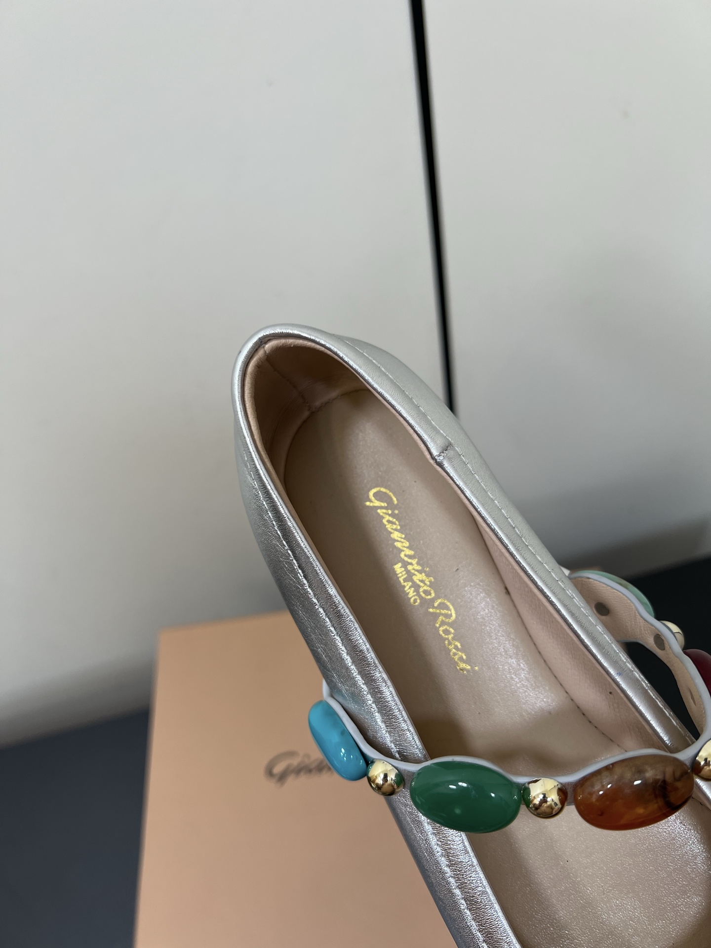 Giannito Rossi25s Spring/Summer Collection: Comfortable, Stylish Shoes in Vibrant Colors - 图片 7