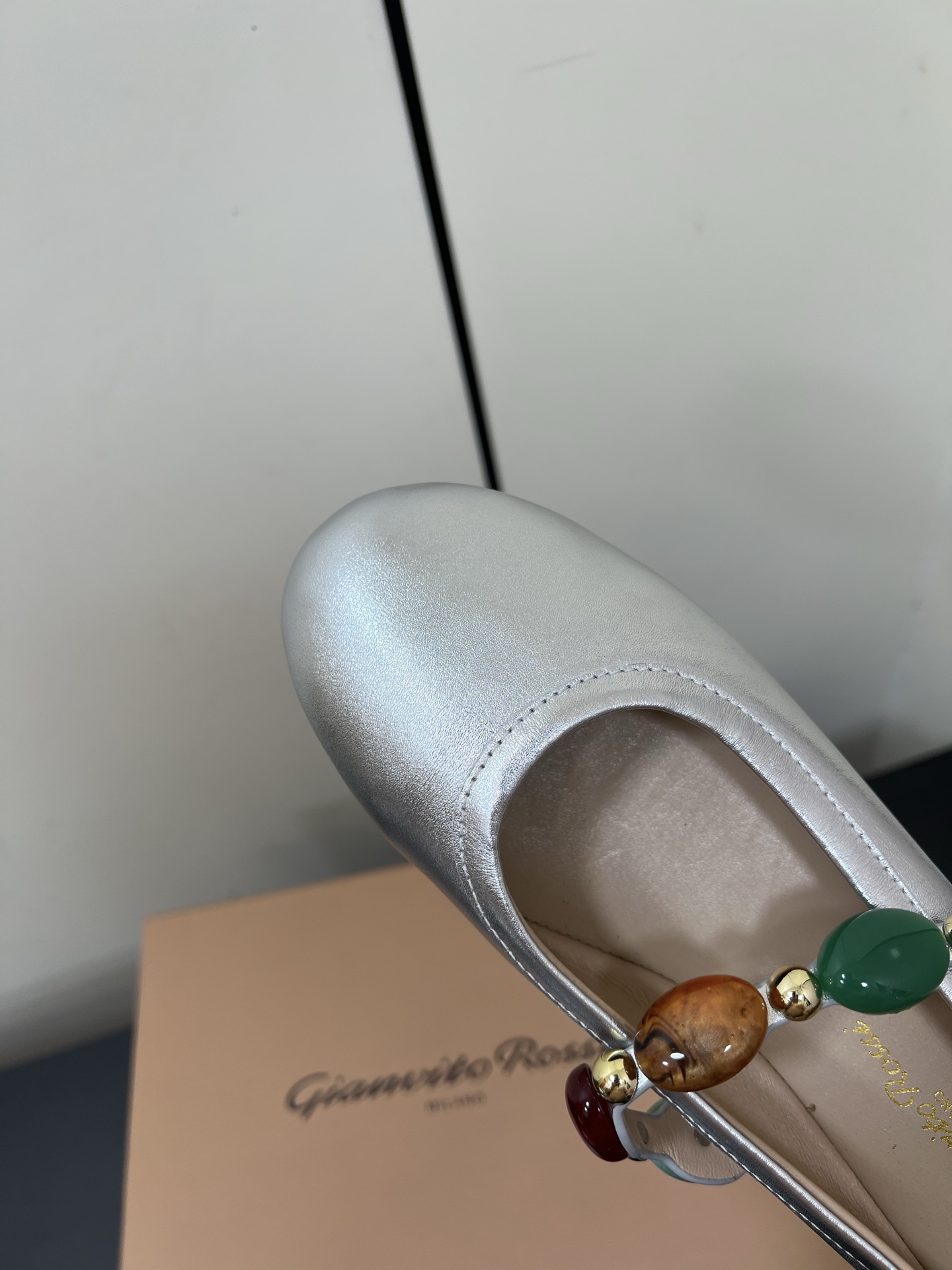 Giannito Rossi25s Spring/Summer Collection: Comfortable, Stylish Shoes in Vibrant Colors - 图片 6