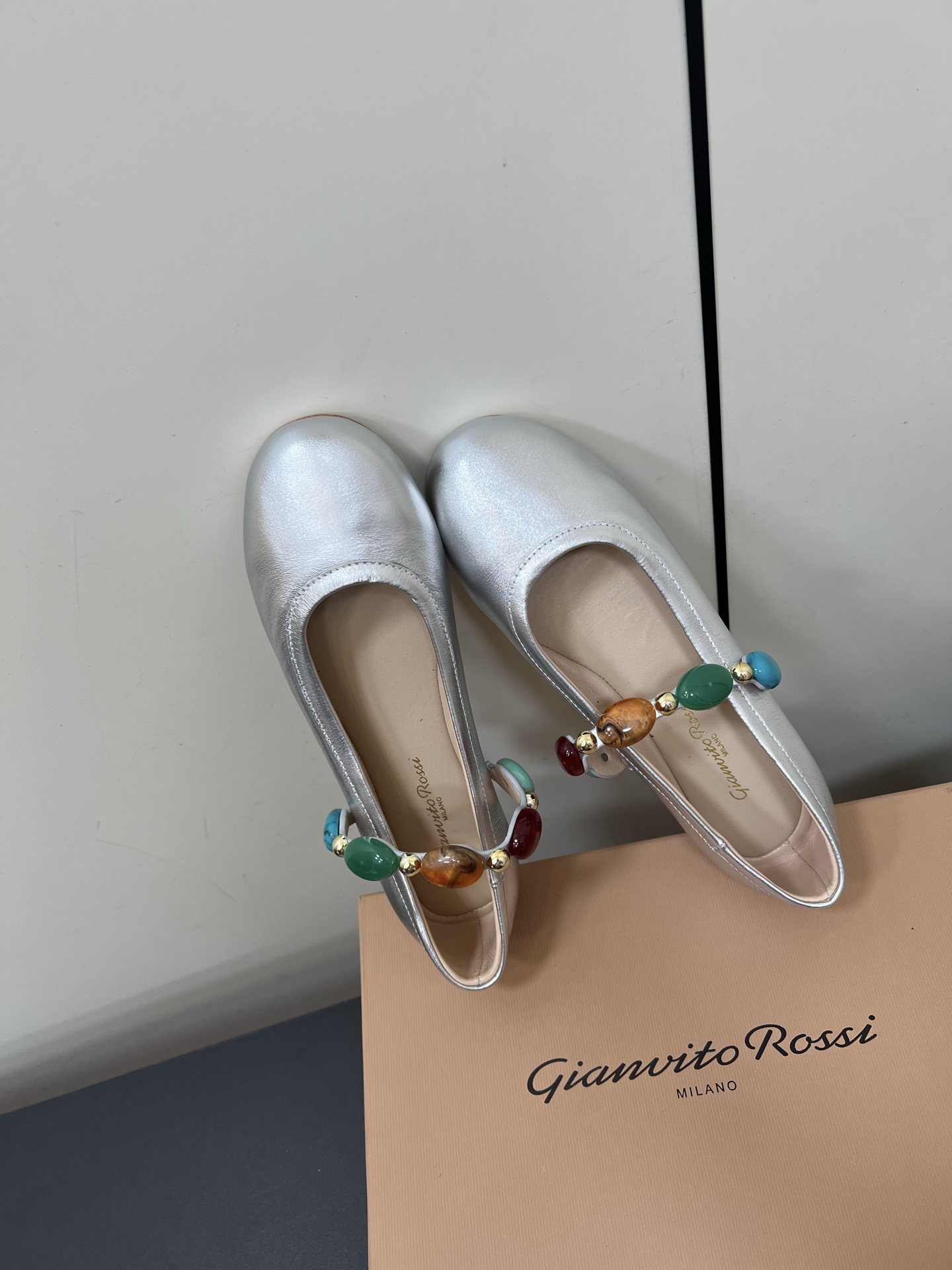 Giannito Rossi25s Spring/Summer Collection: Comfortable, Stylish Shoes in Vibrant Colors - 图片 5