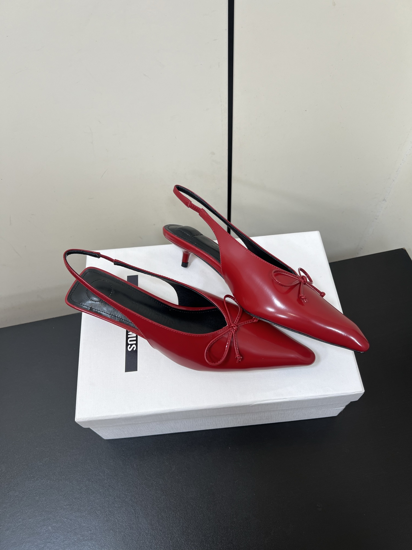 Fashionable Jacquemus Pointy Kitten Heels in Small Crowds, Custom Cow Skin, Size 35-40 - 图片 4