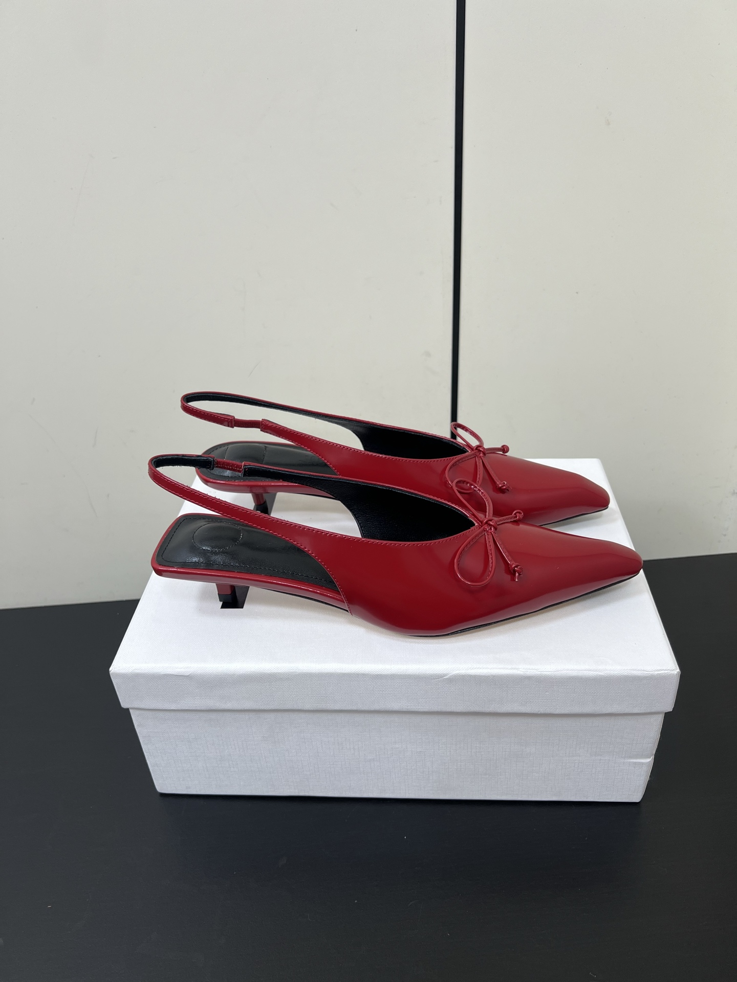 Fashionable Jacquemus Pointy Kitten Heels in Small Crowds, Custom Cow Skin, Size 35-40 - 图片 3