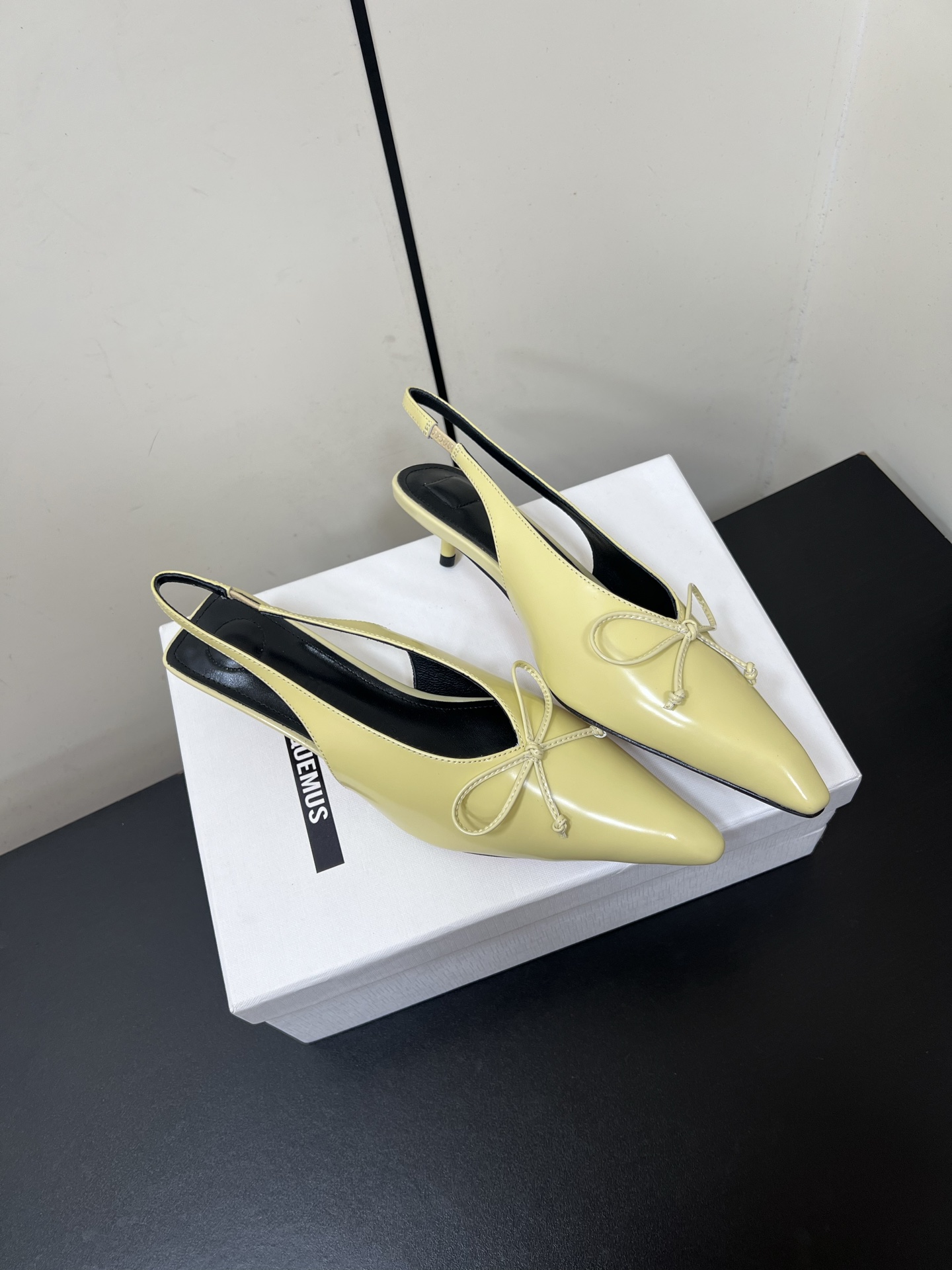Fashionable Jacquemus Pointy Kitten Heels in Small Crowds, Custom-Made with Cow and Sheep Skin - 图片 4