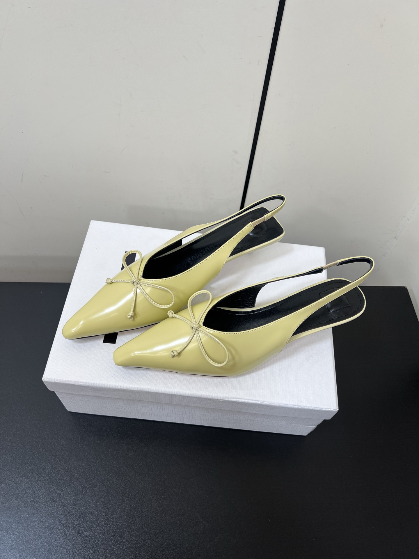 Fashionable Jacquemus Pointy Kitten Heels in Small Crowds, Custom-Made with Cow and Sheep Skin - 图片 2