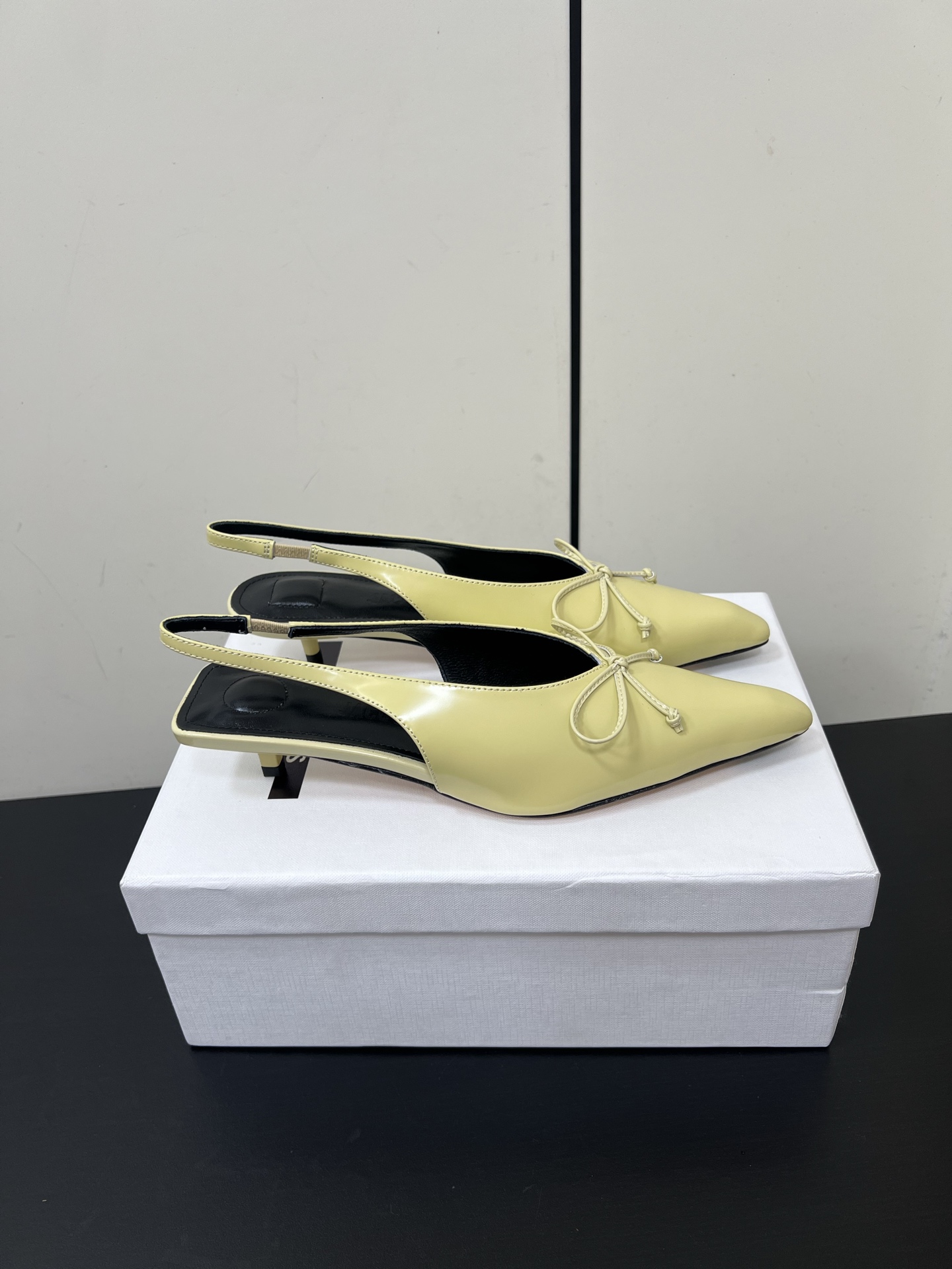 Fashionable Jacquemus Pointy Kitten Heels in Small Crowds, Custom-Made with Cow and Sheep Skin - 图片 3