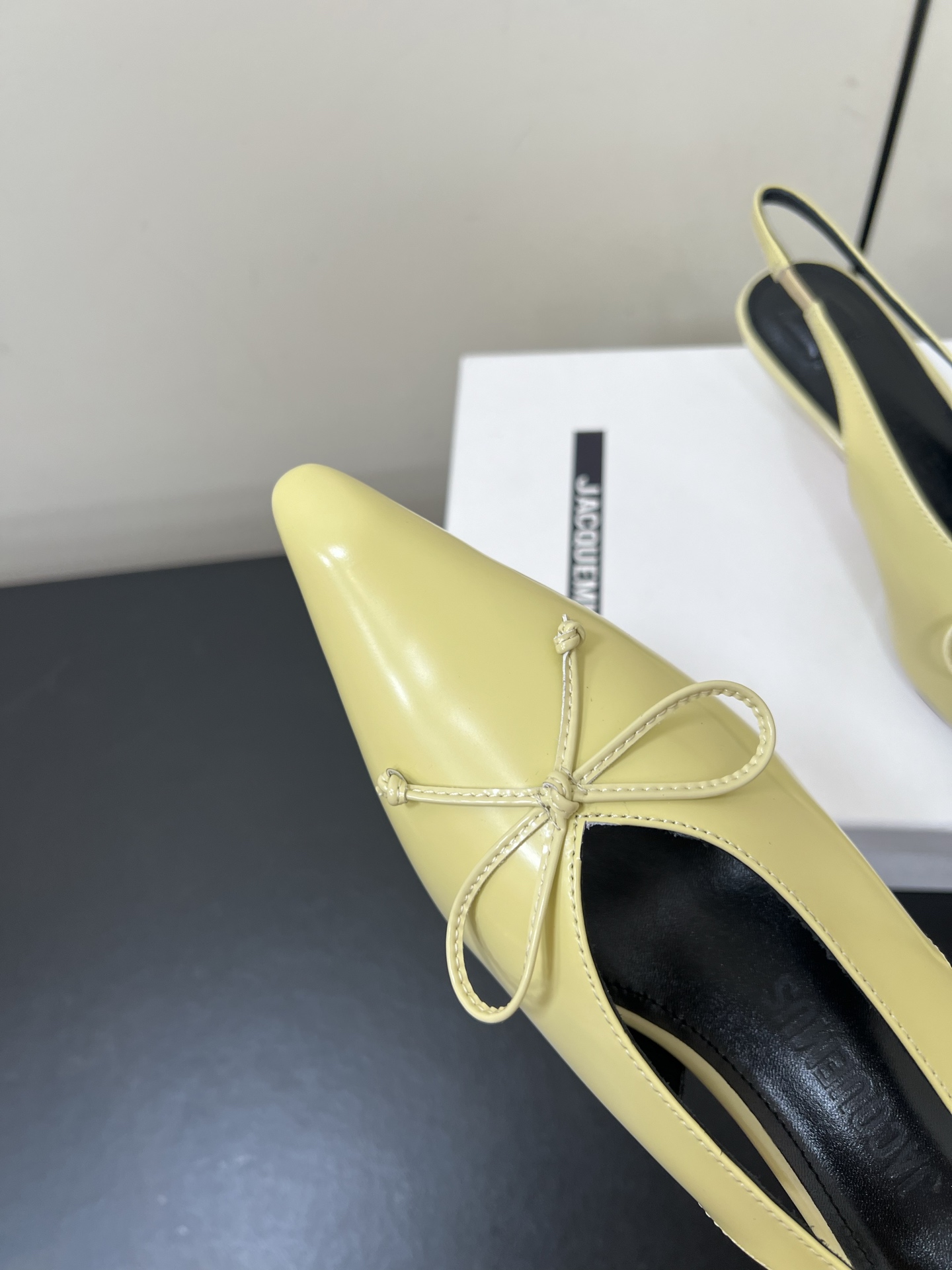 Fashionable Jacquemus Pointy Kitten Heels in Small Crowds, Custom-Made with Cow and Sheep Skin - 图片 5