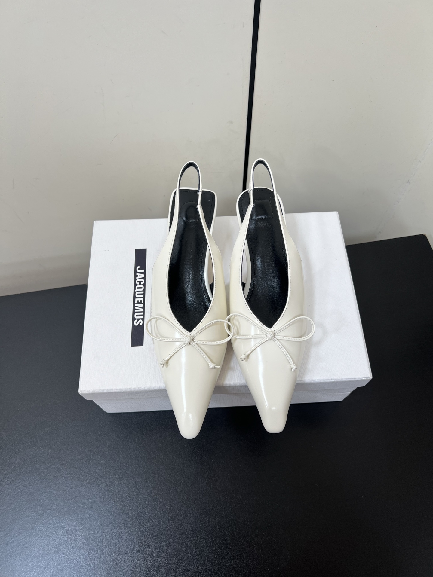 Fashionable Jacquemus Pointy Kitten Heels with Unique Materials, Size 35-40 - 图片 9