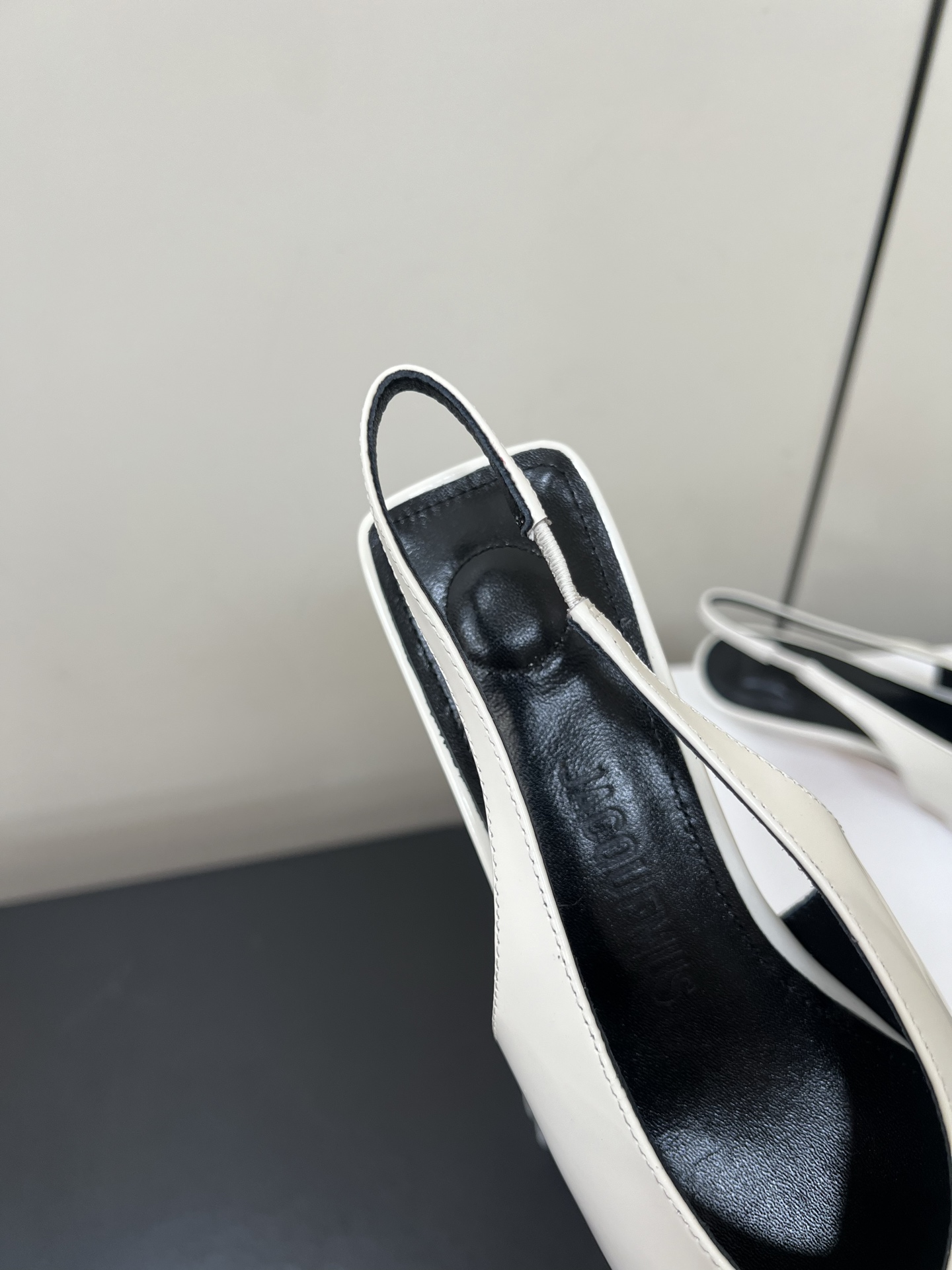 Fashionable Jacquemus Pointy Kitten Heels with Unique Materials, Size 35-40 - 图片 6