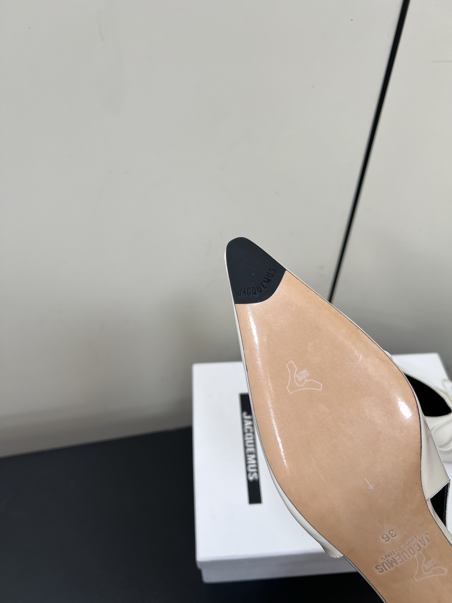 Fashionable Jacquemus Pointy Kitten Heels with Unique Materials, Size 35-40 - 图片 8