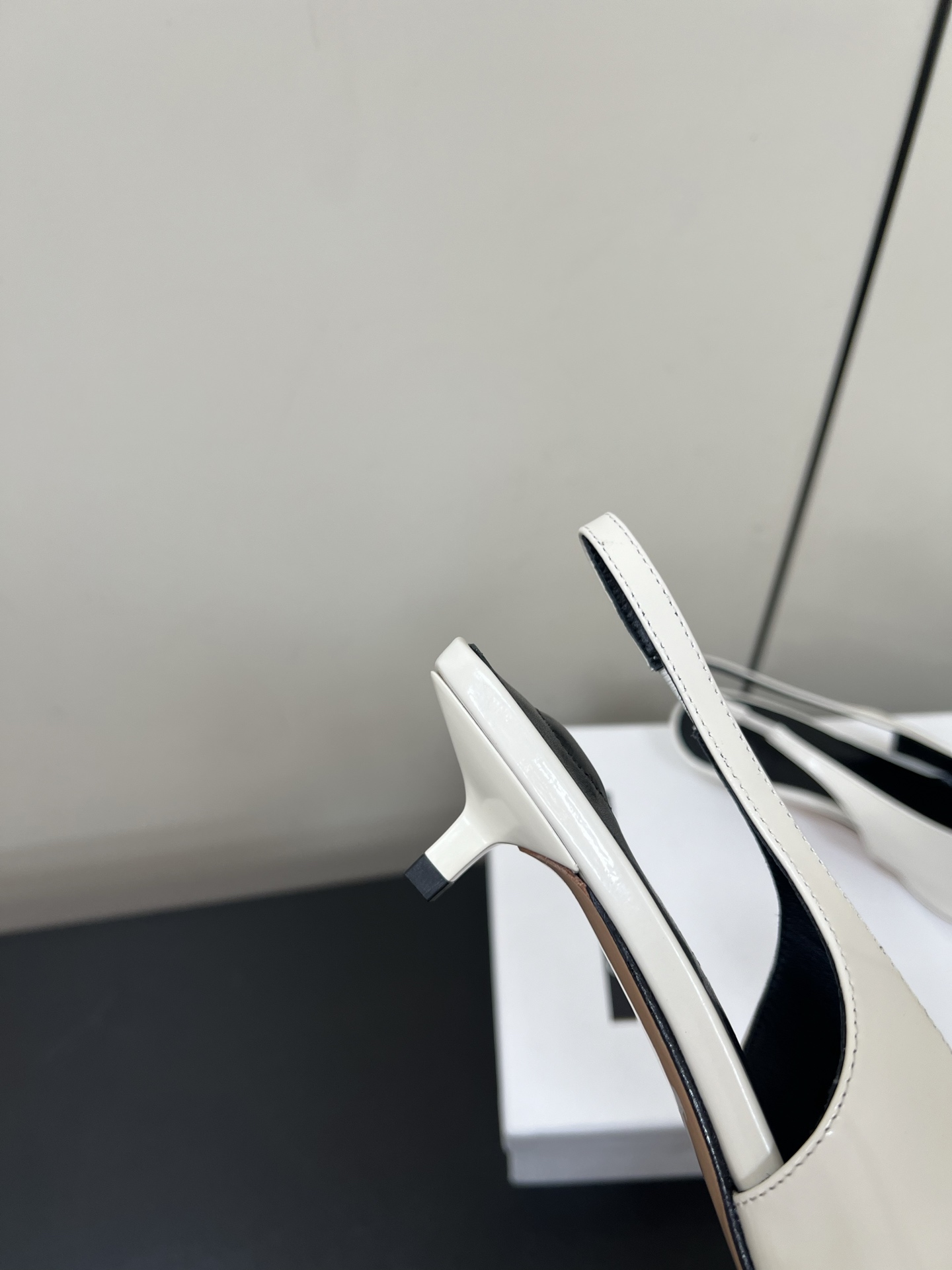 Fashionable Jacquemus Pointy Kitten Heels with Unique Materials, Size 35-40 - 图片 7