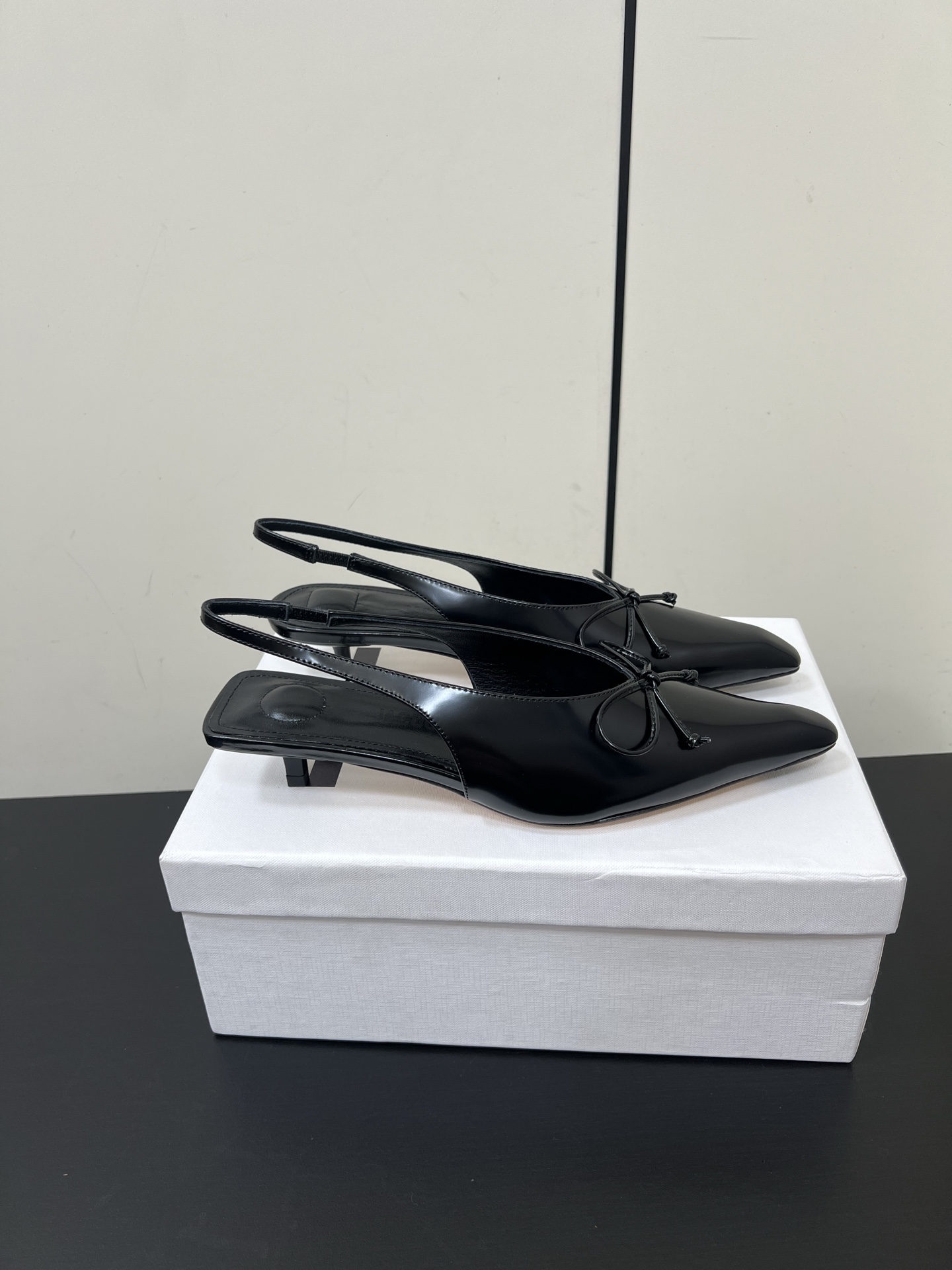 Fashionable Jacquemus Pointy Kitten Heels with Unique Materials, Sizes 35-40 - 图片 3