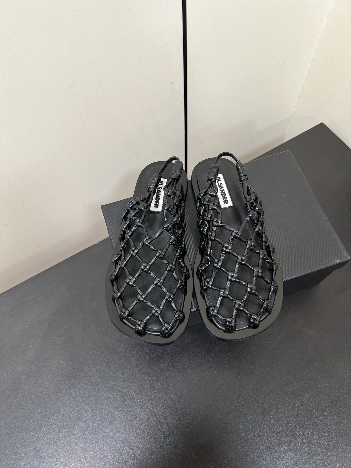 JILSANDER Sheep Skin Woven Sandals: Euro-American Style, Flaccid Leather Reinforcement - 图片 1