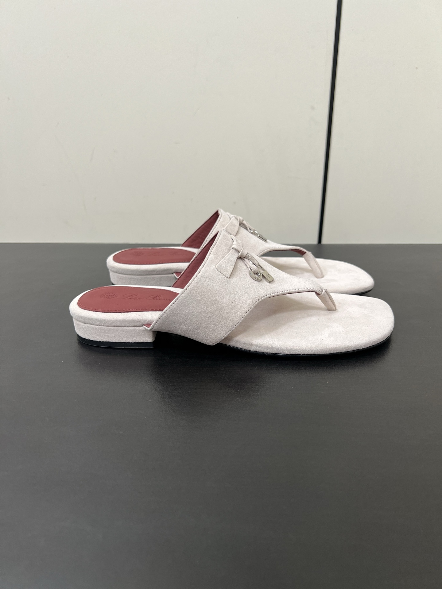 Loro Piana British Sheepskin Slippers: Luxury Classic Style with Comfort and Quality - 图片 4