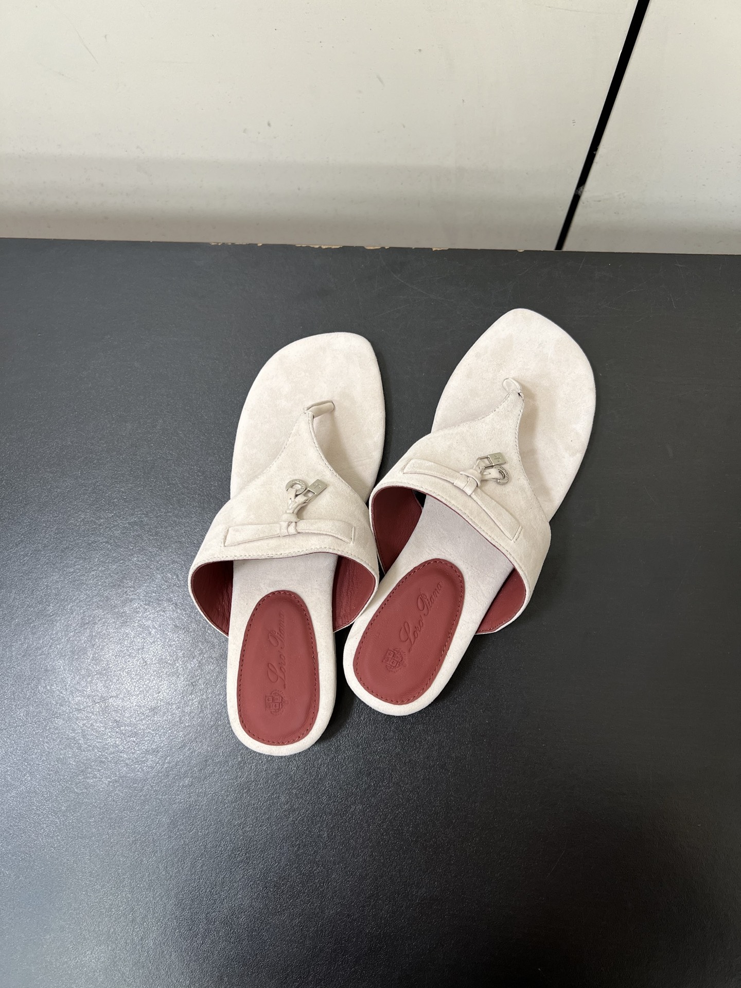 Loro Piana British Sheepskin Slippers: Luxury Classic Style with Comfort and Quality - 图片 5