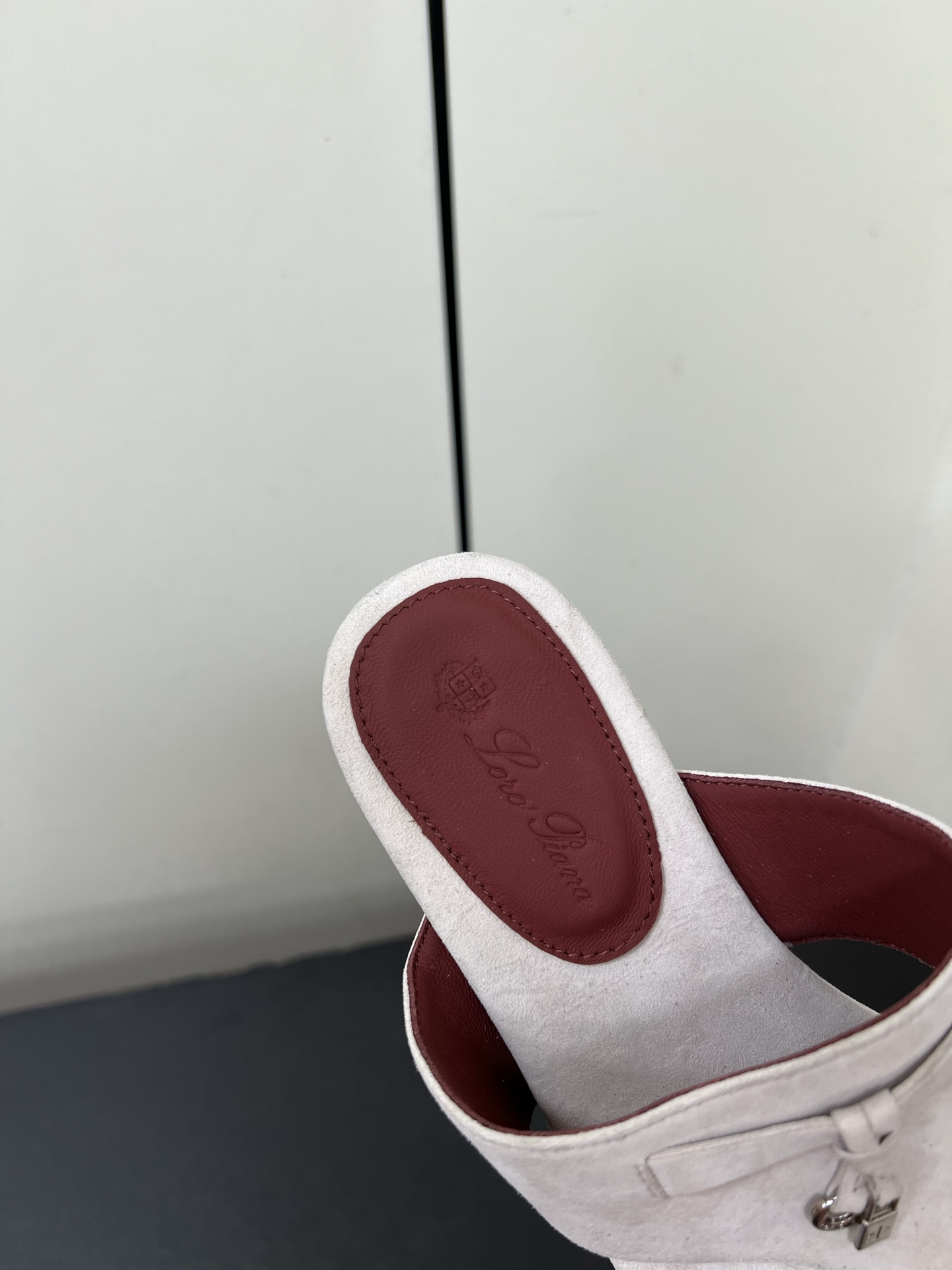 Loro Piana British Sheepskin Slippers: Luxury Classic Style with Comfort and Quality - 图片 7