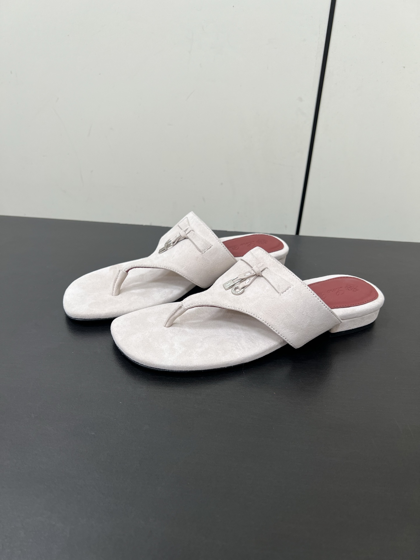 Loro Piana British Sheepskin Slippers: Luxury Classic Style with Comfort and Quality - 图片 3