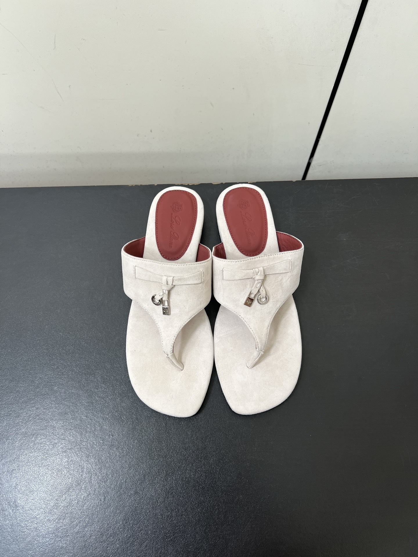 Loro Piana British Sheepskin Slippers: Luxury Classic Style with Comfort and Quality - 图片 1