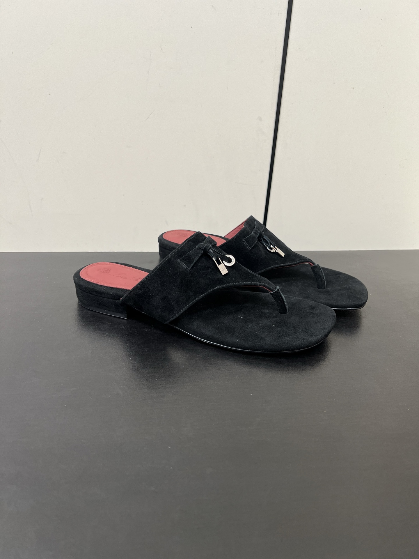 Loro Piana British Slippers: Classic Style with Imported Sheepskin and Original Sand Insoles. - 图片 2