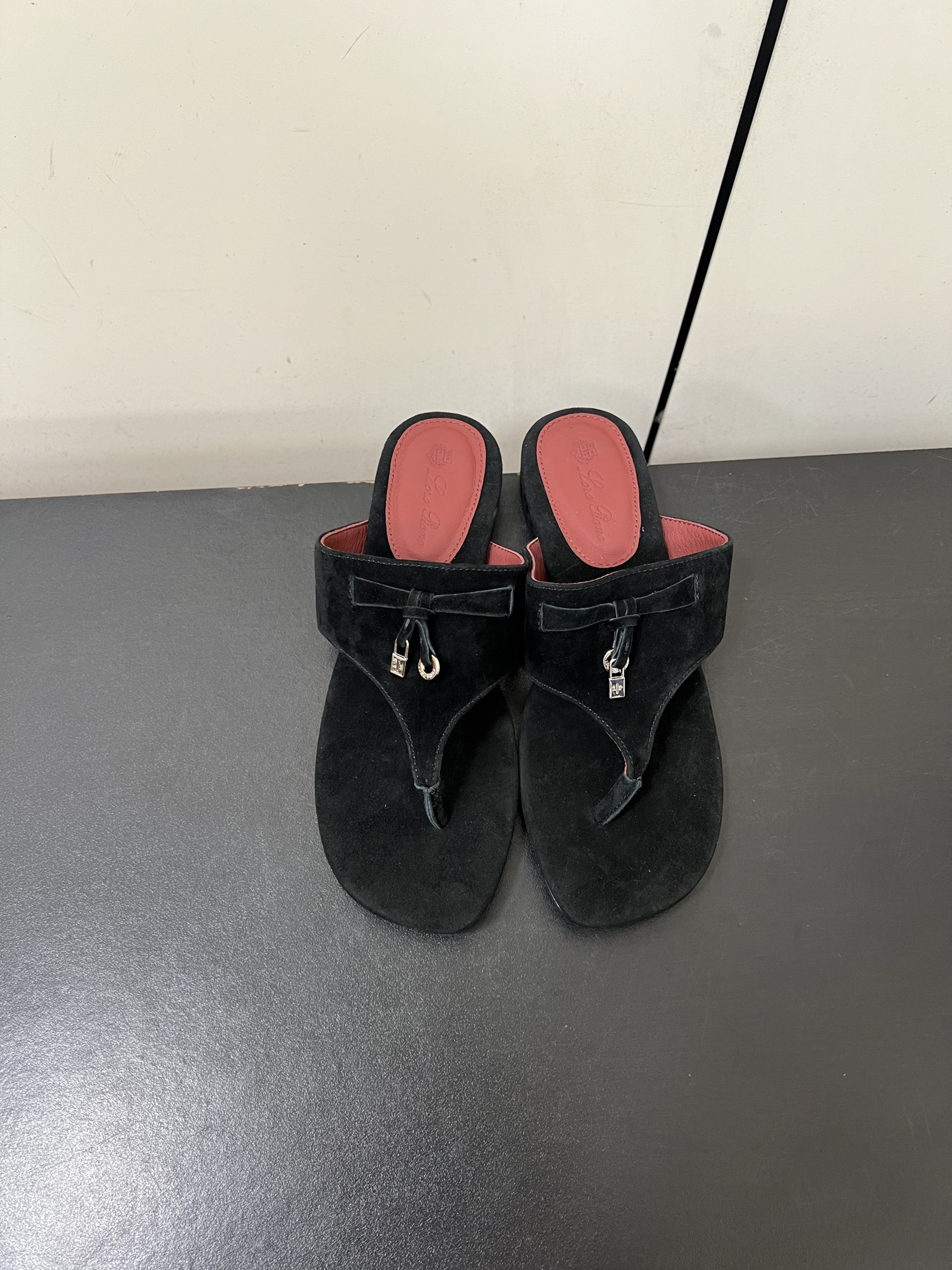 Loro Piana British Slippers: Classic Style with Imported Sheepskin and Original Sand Insoles. - 图片 1