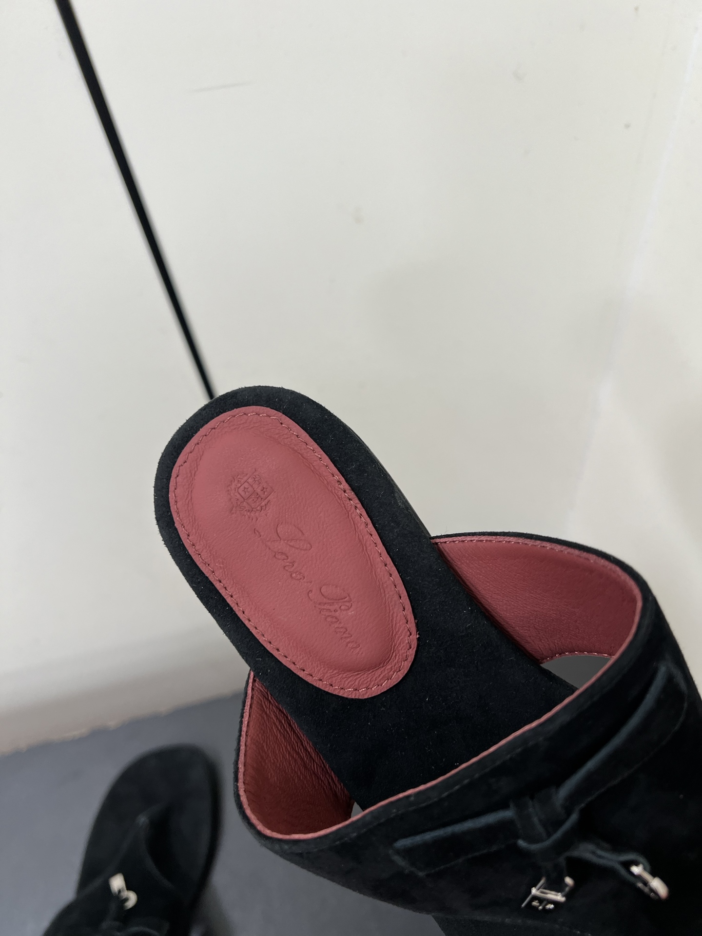 Loro Piana British Slippers: Classic Style with Imported Sheepskin and Original Sand Insoles. - 图片 6