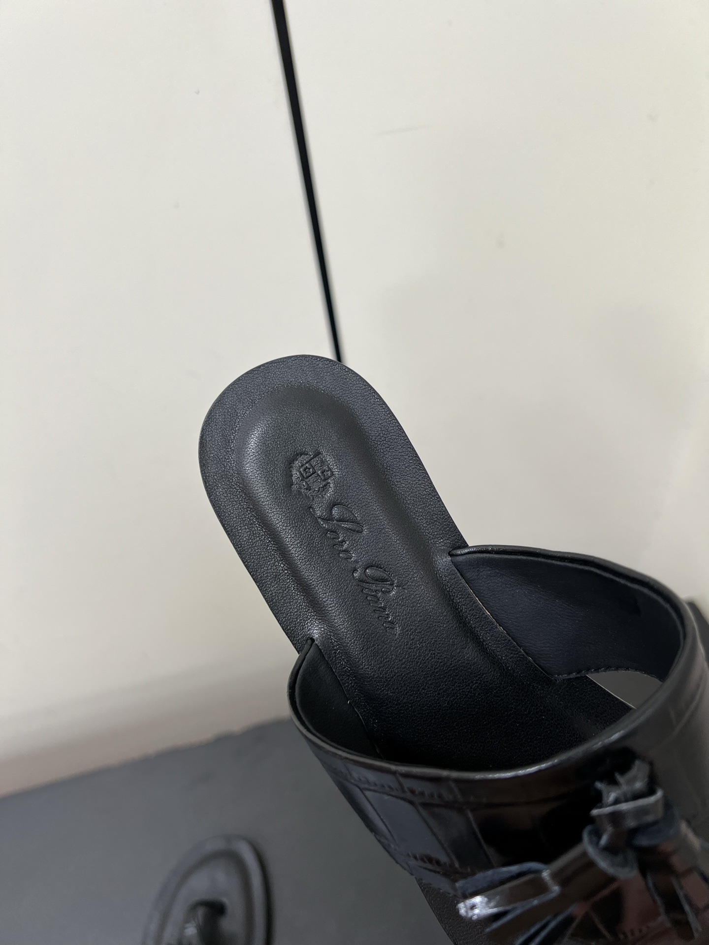 Loro Piana Classic Slippers: Premium Leather, Rubber Sole, Customizable Sizes. - 图片 7