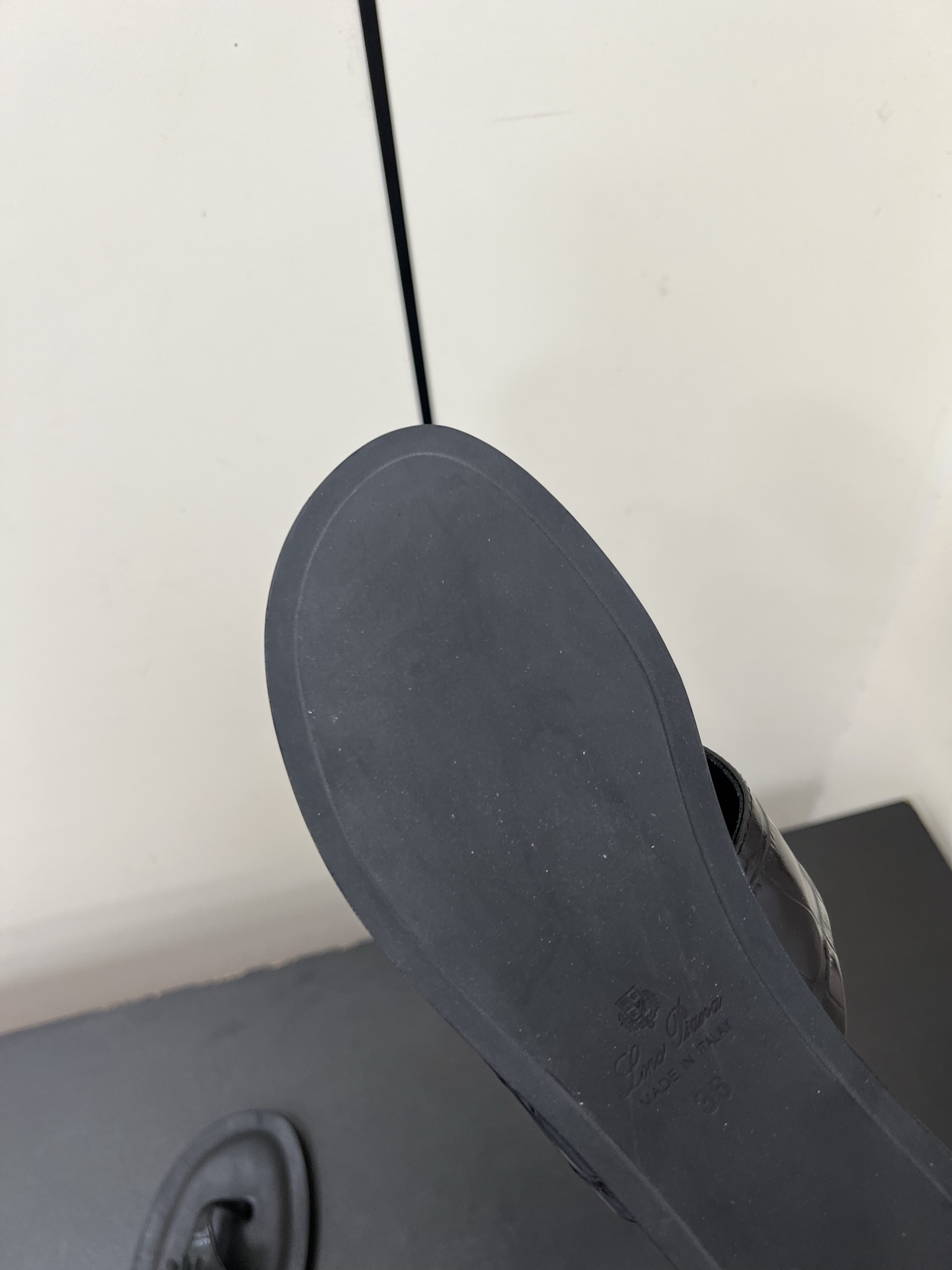 Loro Piana Classic Slippers: Premium Leather, Rubber Sole, Customizable Sizes. - 图片 9