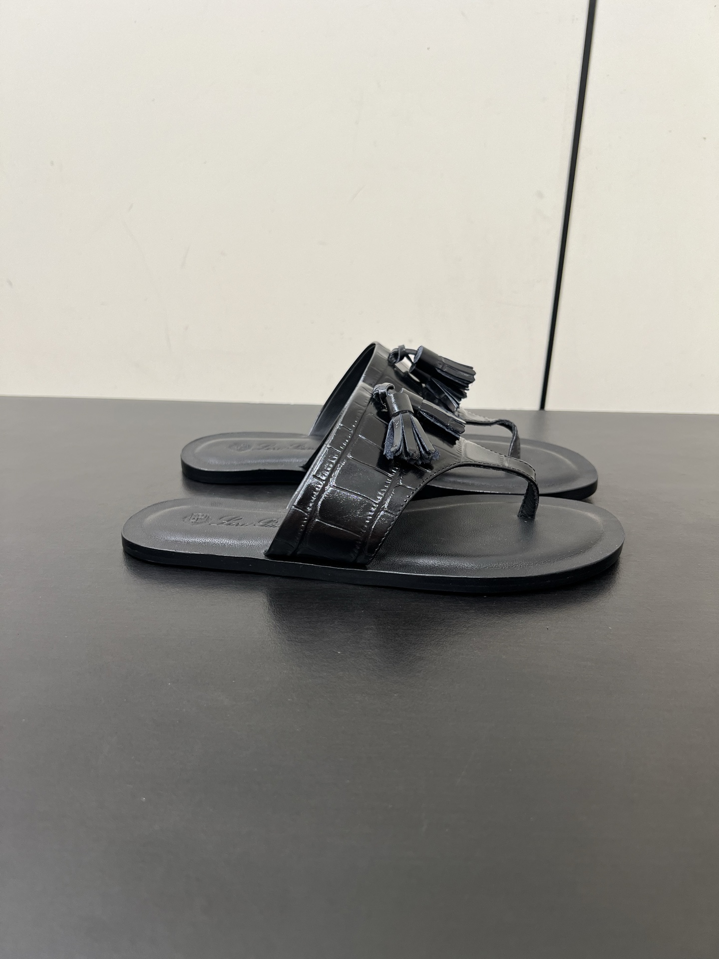 Loro Piana Classic Slippers: Premium Leather, Rubber Sole, Customizable Sizes. - 图片 4