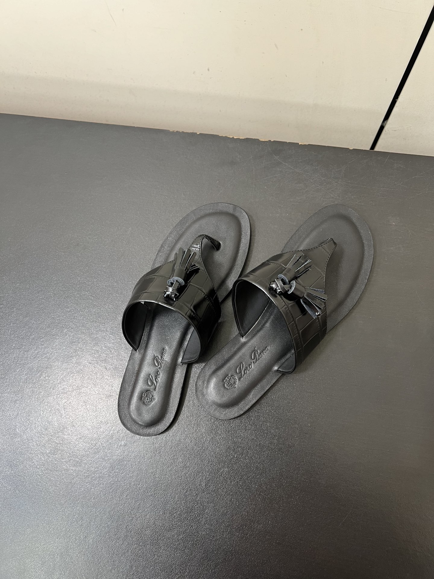 Loro Piana Classic Slippers: Premium Leather, Rubber Sole, Customizable Sizes. - 图片 5
