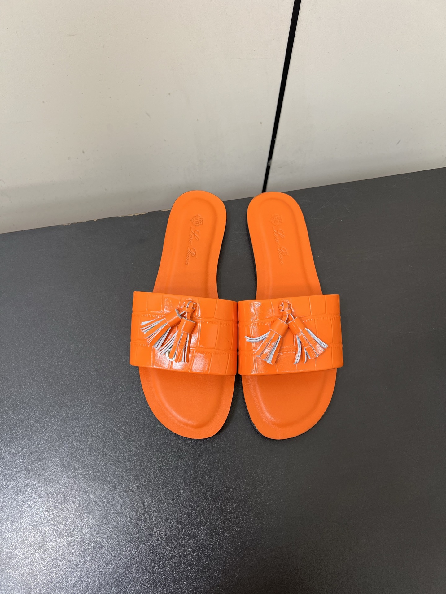 P650 Loro Piana Sandals: Classic Pop-Out LP-Shoe Style, Premium Materials, Comfortable Fit - 图片 1