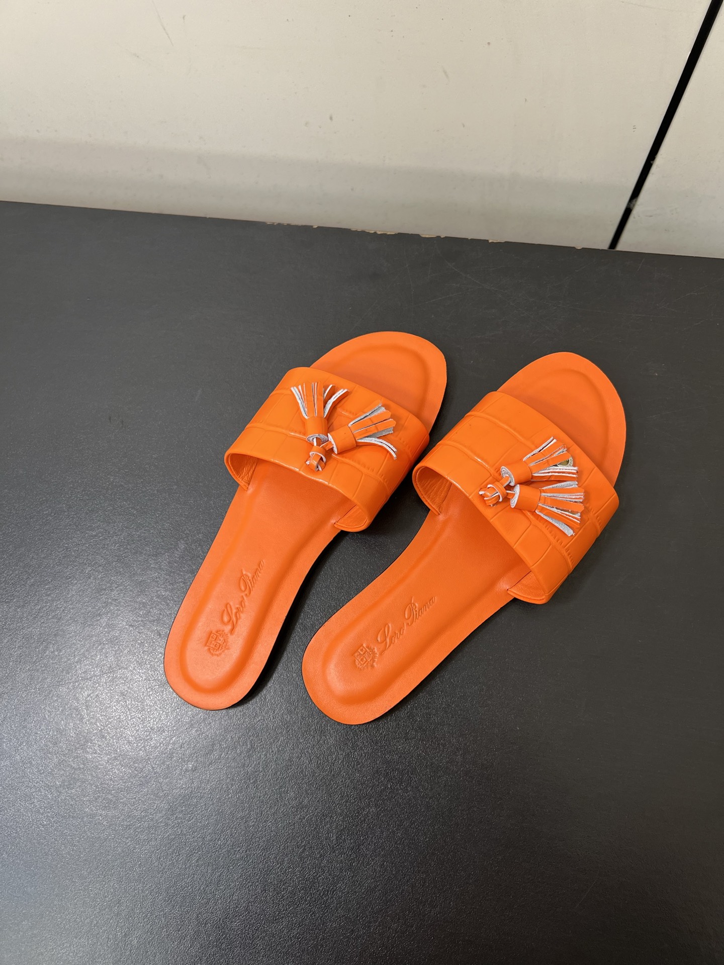 P650 Loro Piana Sandals: Classic Pop-Out LP-Shoe Style, Premium Materials, Comfortable Fit - 图片 5