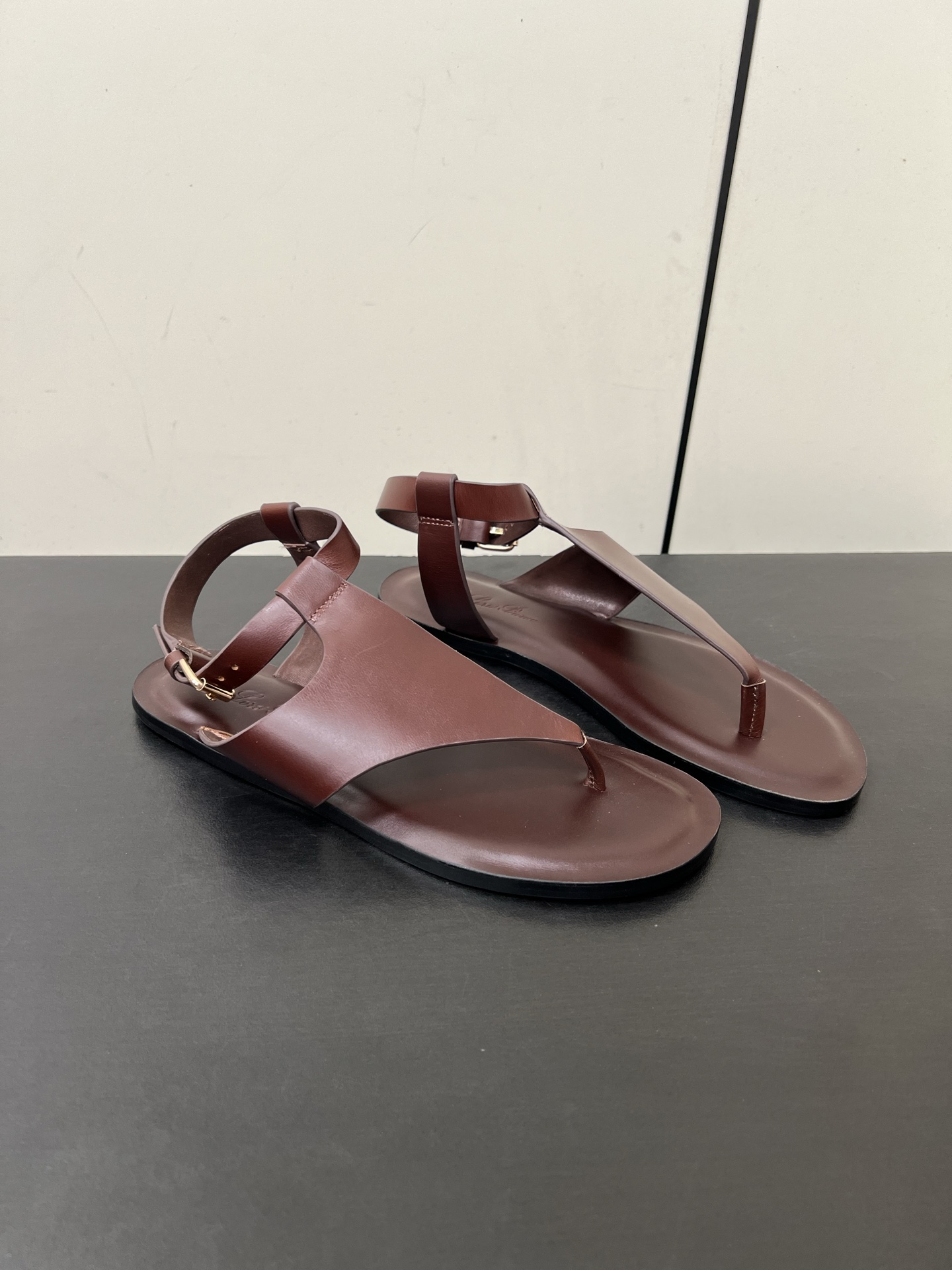 Durable and Stylish P 700 Loro Piana Sandals for Sale in Various Sizes - 图片 2
