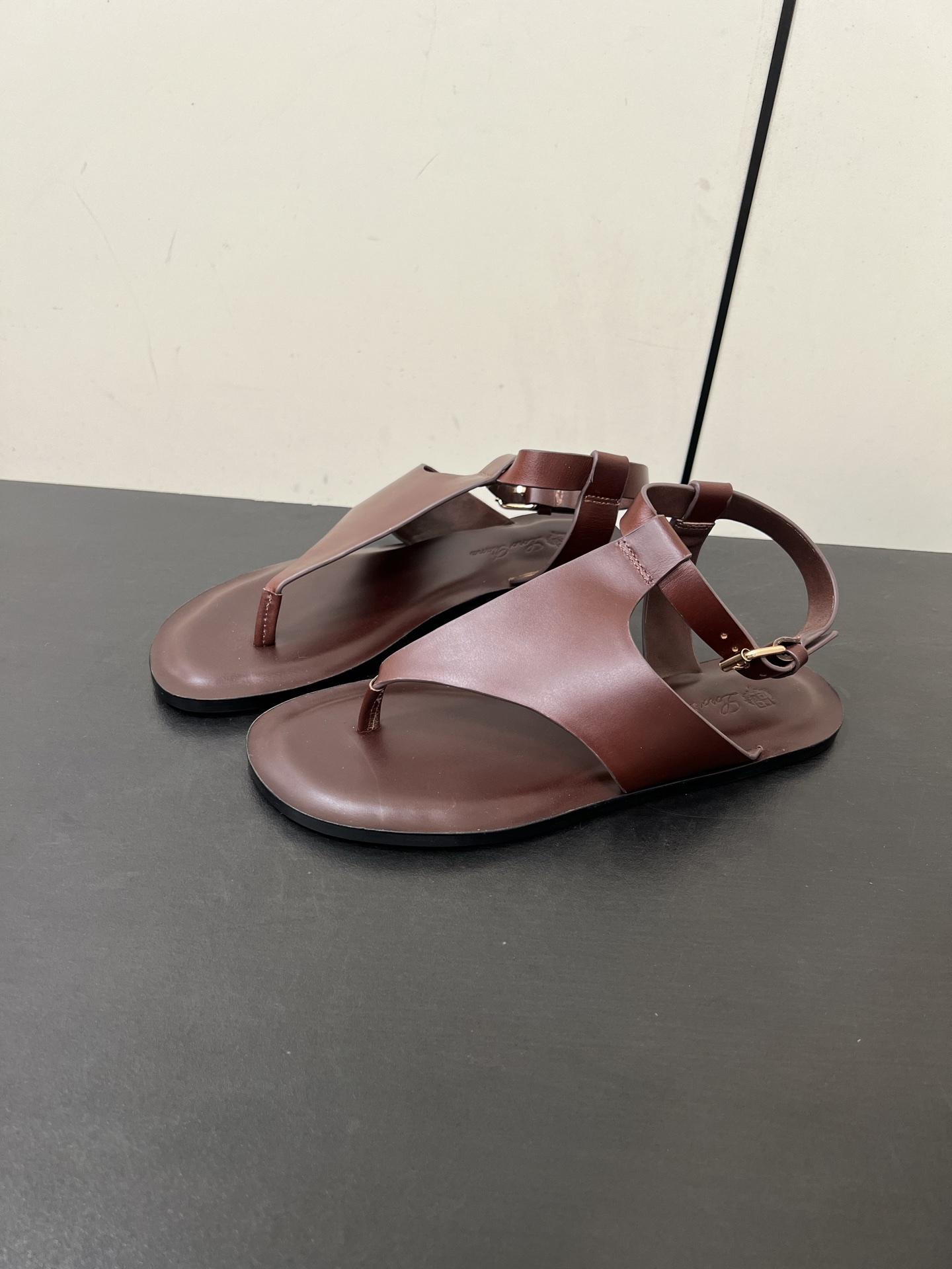 Durable and Stylish P 700 Loro Piana Sandals for Sale in Various Sizes - 图片 3
