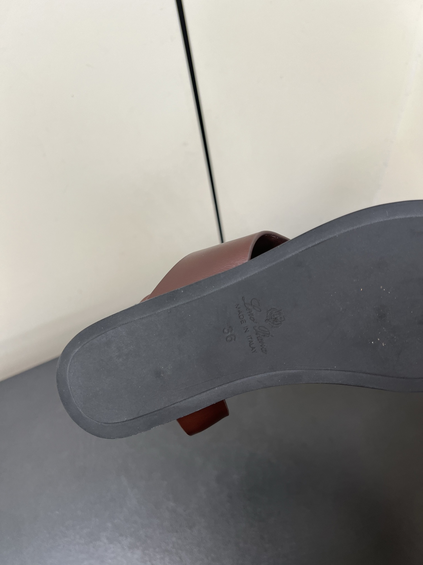 Durable and Stylish P 700 Loro Piana Sandals for Sale in Various Sizes - 图片 9