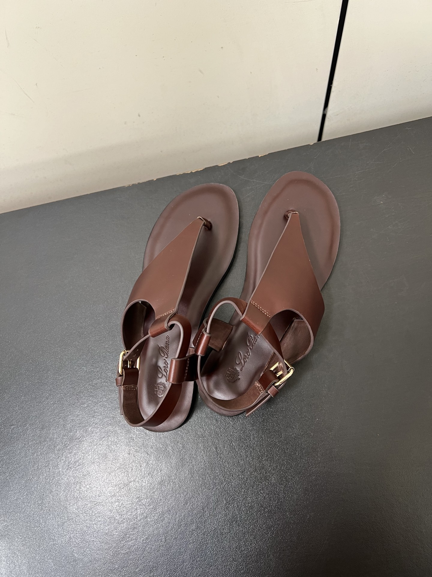 Durable and Stylish P 700 Loro Piana Sandals for Sale in Various Sizes - 图片 5