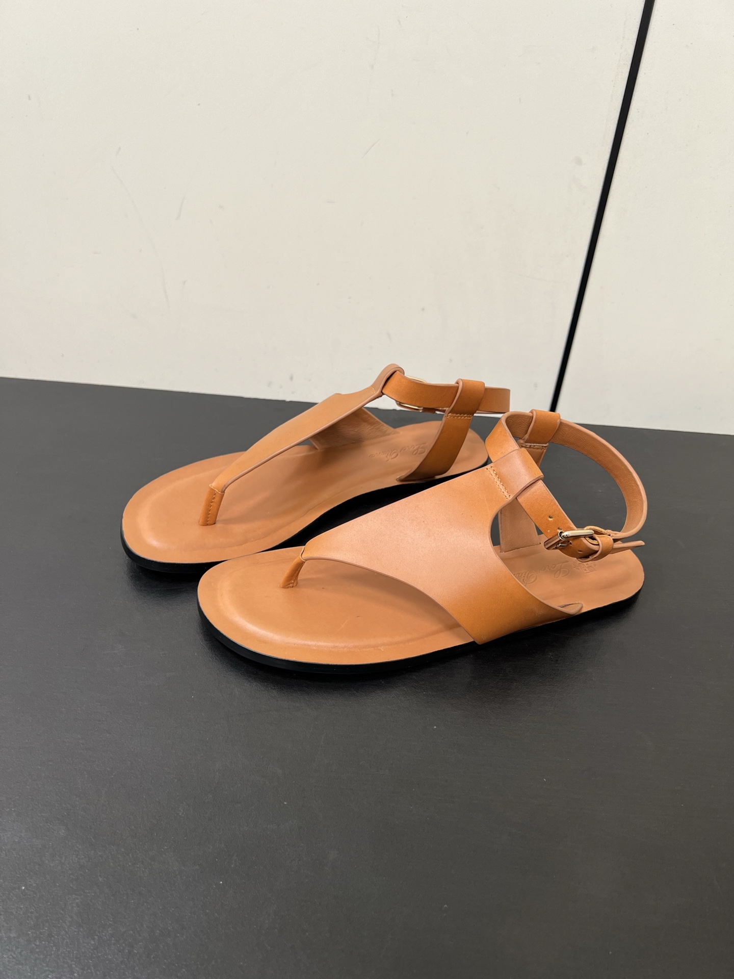 Durable and Stylish: P 700 Loro Piana Sandals Review and Sizing Information - 图片 3