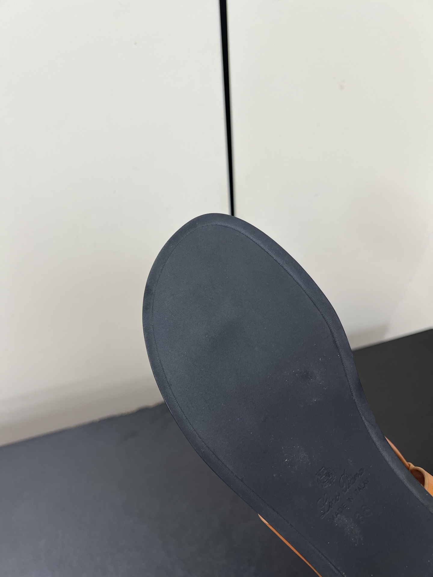 Durable and Stylish: P 700 Loro Piana Sandals Review and Sizing Information - 图片 9