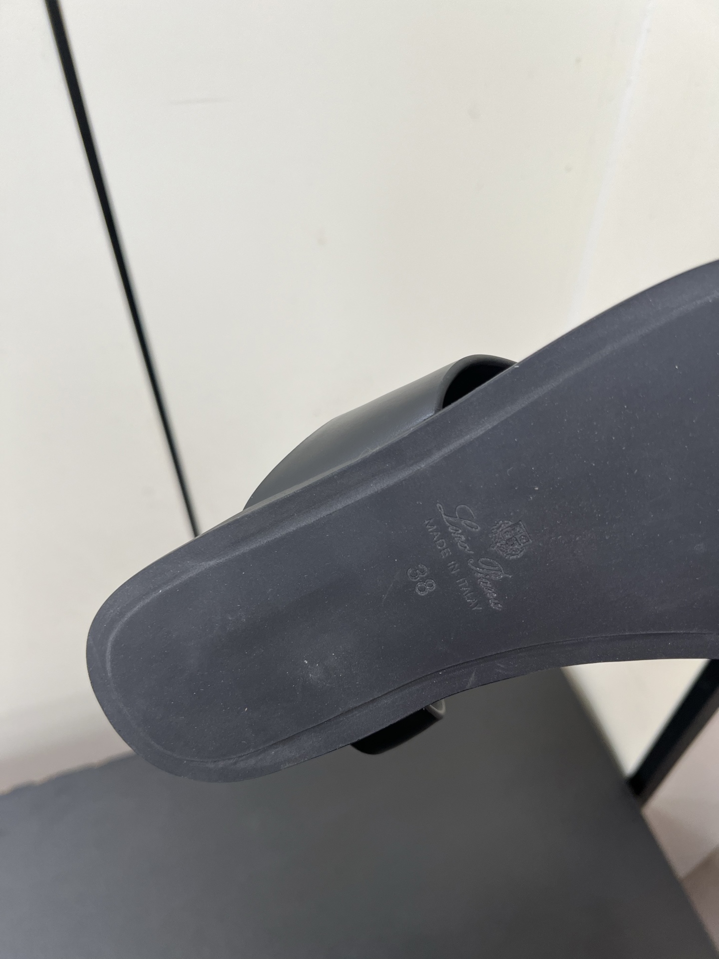 Durable and Stylish: P 700 Loro Piana LP Sandals for Every Occasion - 图片 9