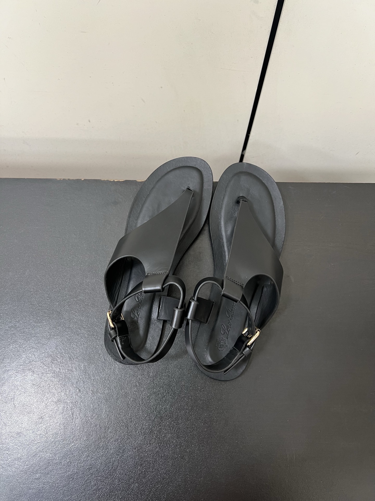 Durable and Stylish: P 700 Loro Piana LP Sandals for Every Occasion - 图片 5